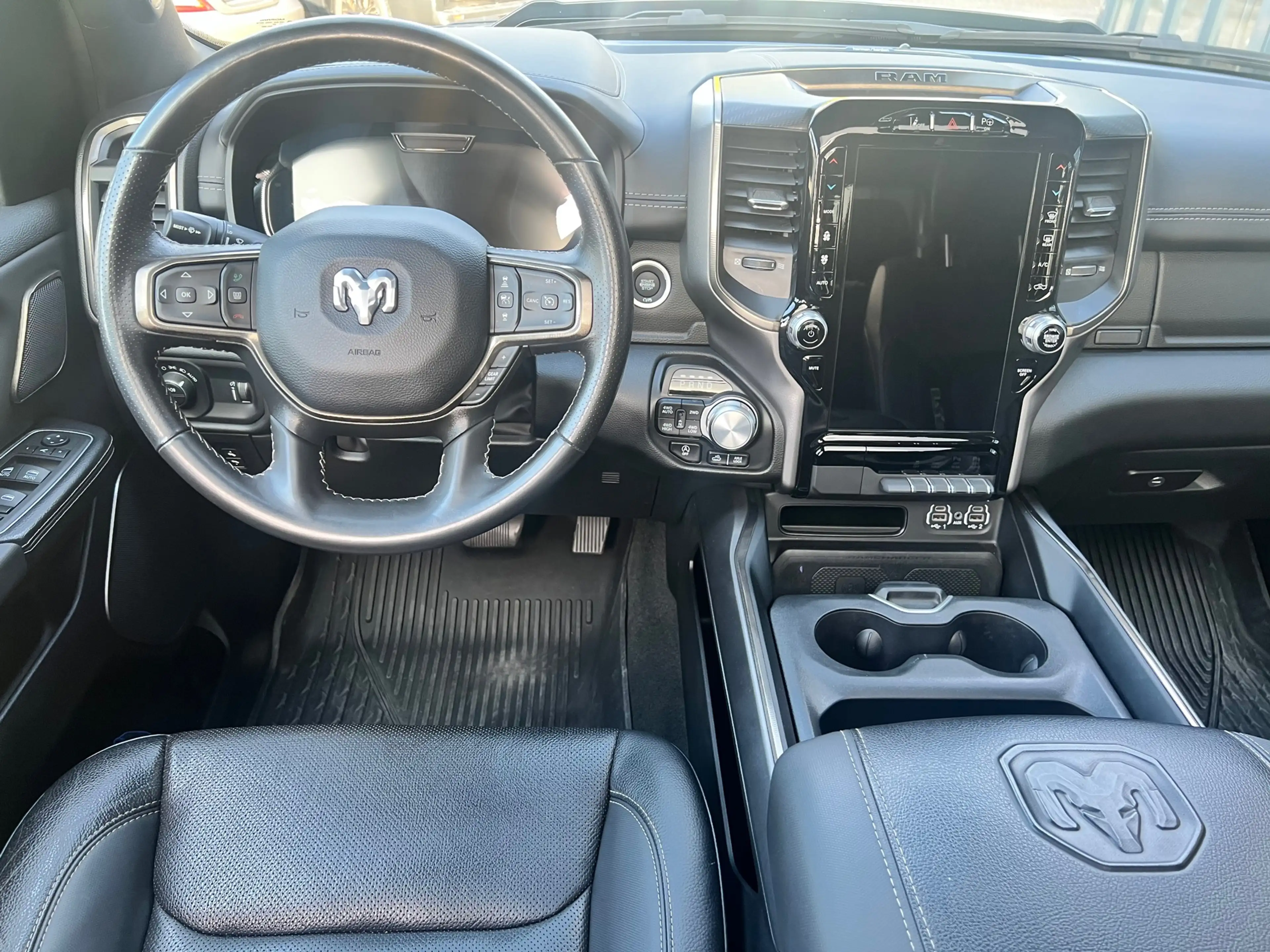 Dodge RAM Crewcab panorama — photo 12