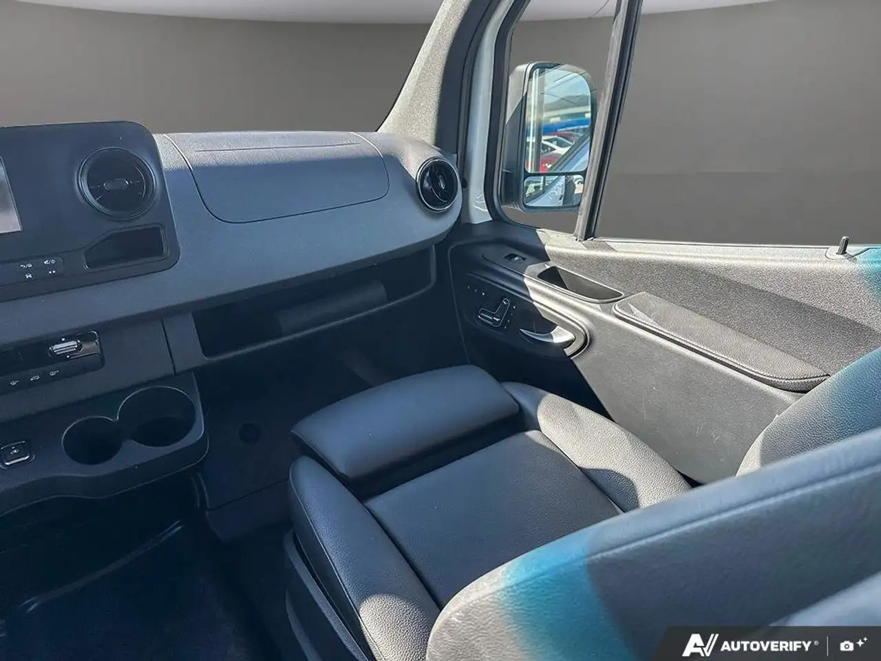 Mercedes-Benz Sprinter снимка Mercedes-Benz Sprinter