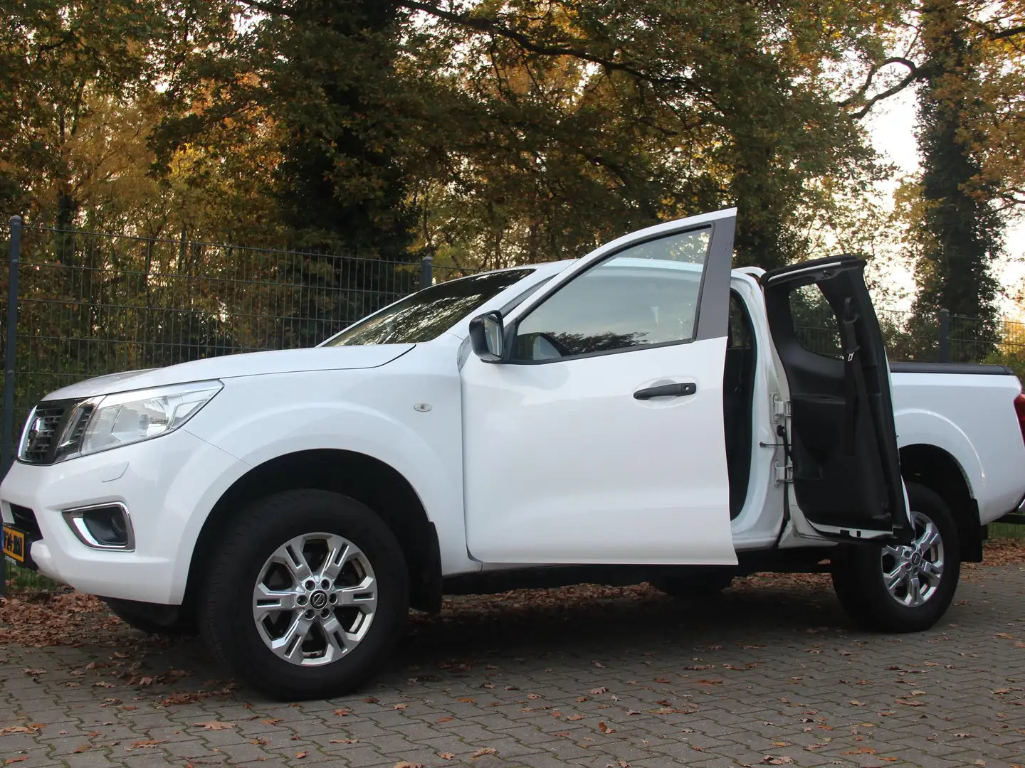 Nissan NP300 NP300 2.3 dCi Visia DC Weiß - 2