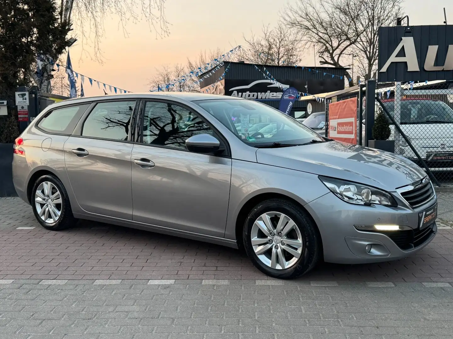 Peugeot 308 SW 1.6e-HDI Active Nav*Temp*Pano*TÜV NEU* Šedá - 1