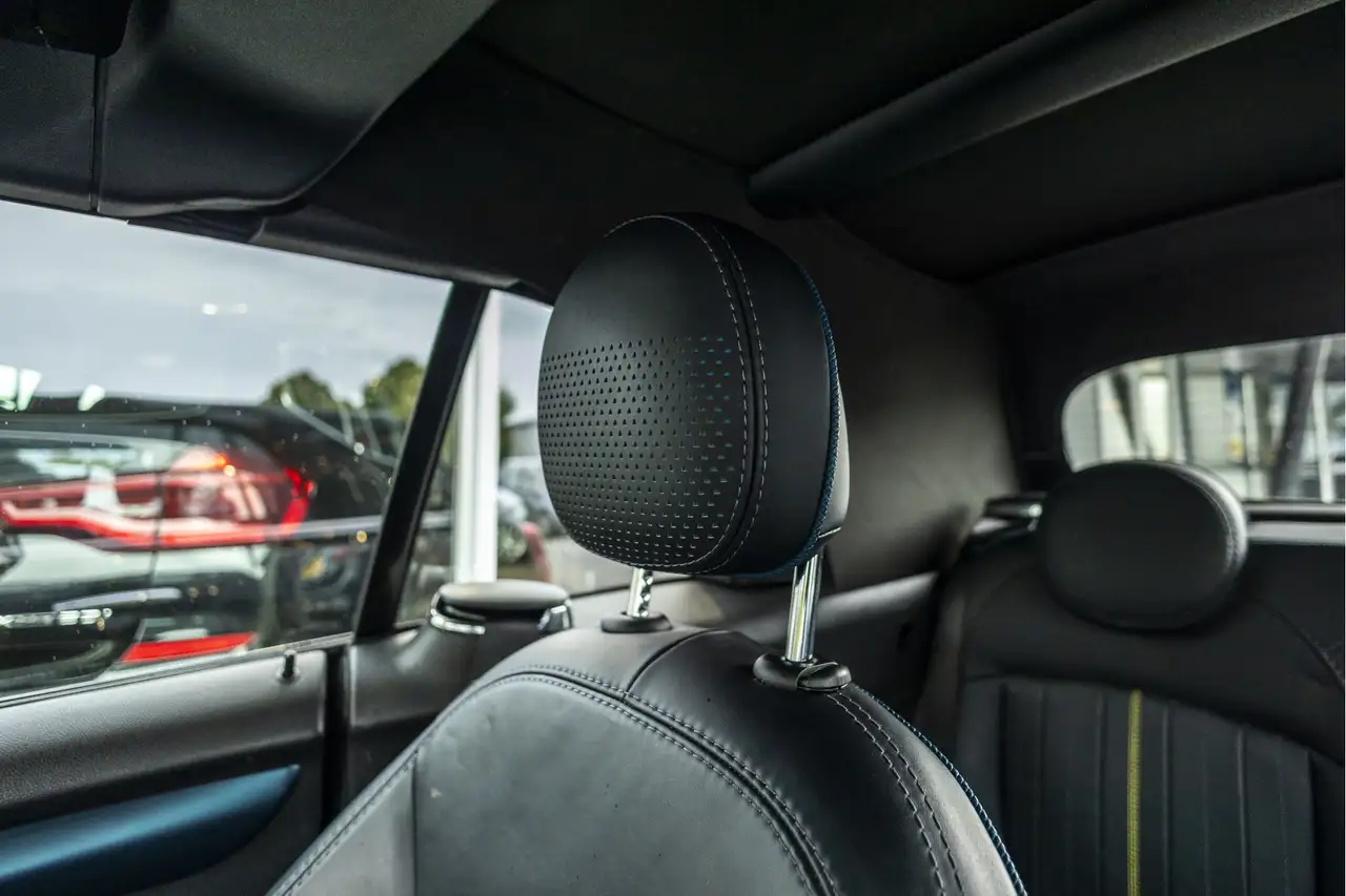 MINI Cooper 1.5 Sidewalk Edition Harmen Kardon NL Auto Car, миниатюра 15