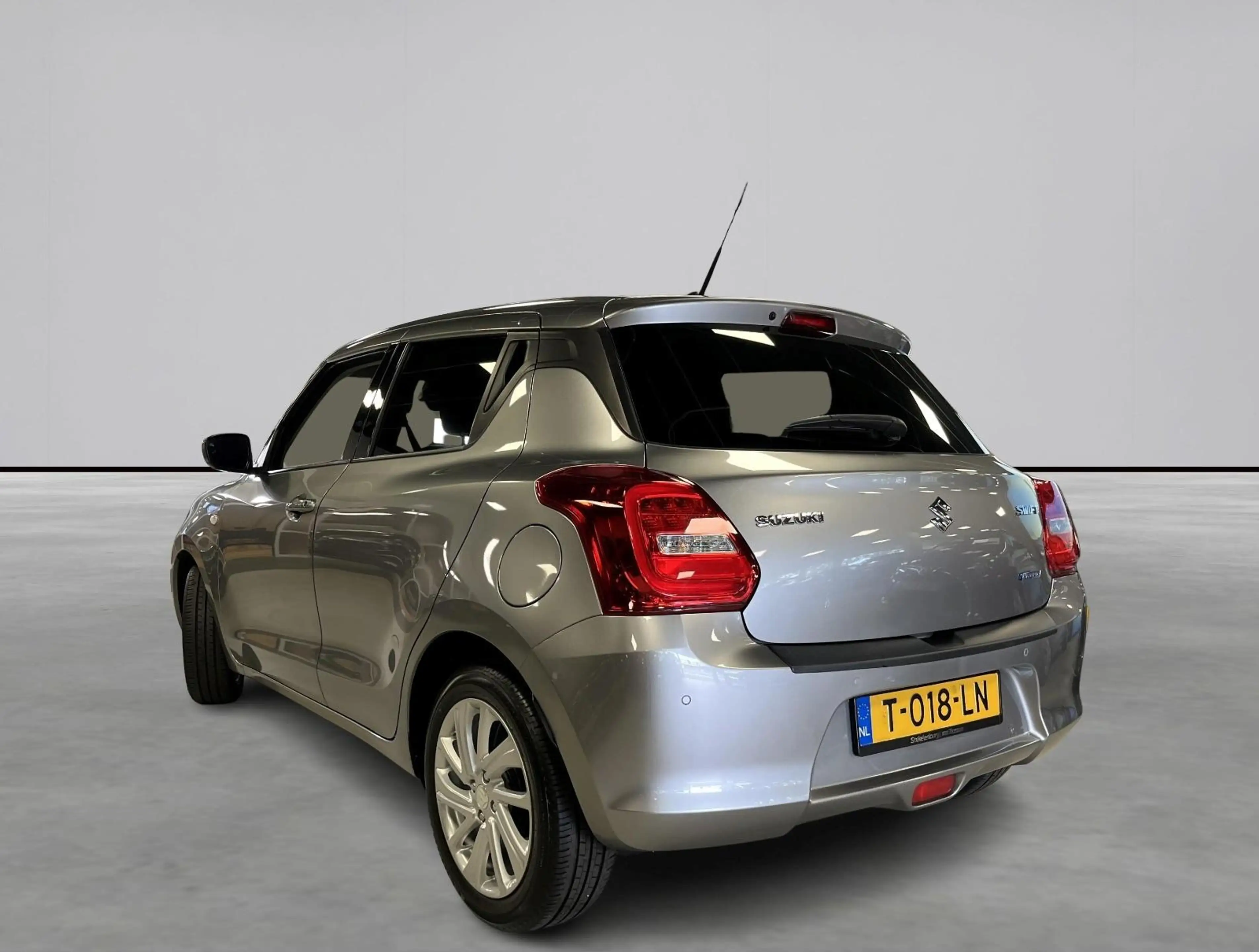 Suzuki Swift 1.2 Select Smart Hybrid — photo 3