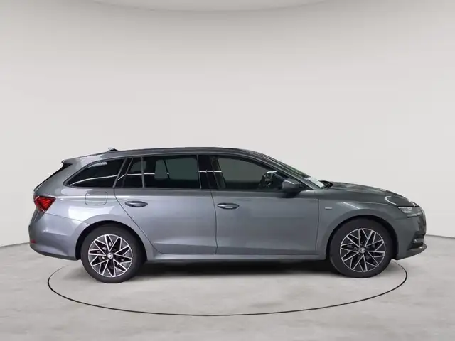 Skoda Octavia view 3