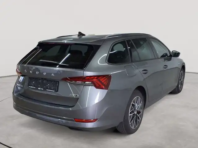 Skoda Octavia view 4