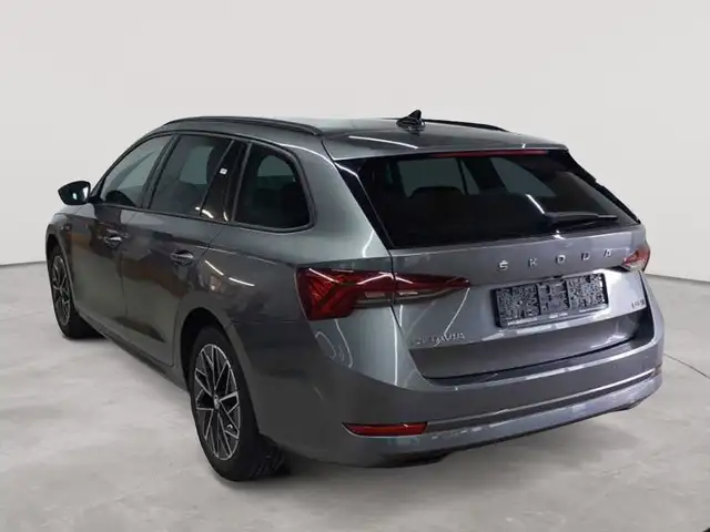 Skoda Octavia view 5