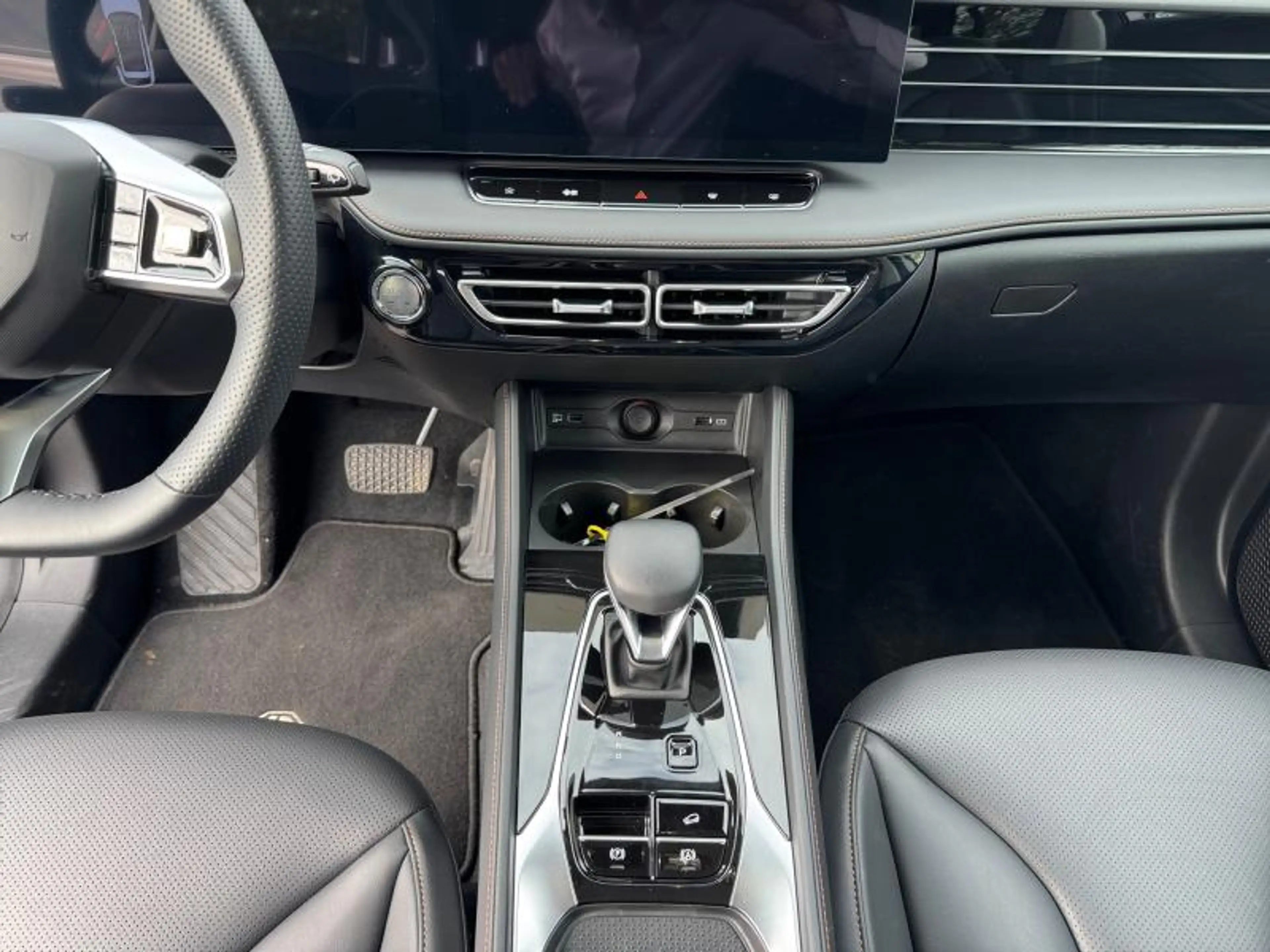 MG HS hybride luxury — photo 11