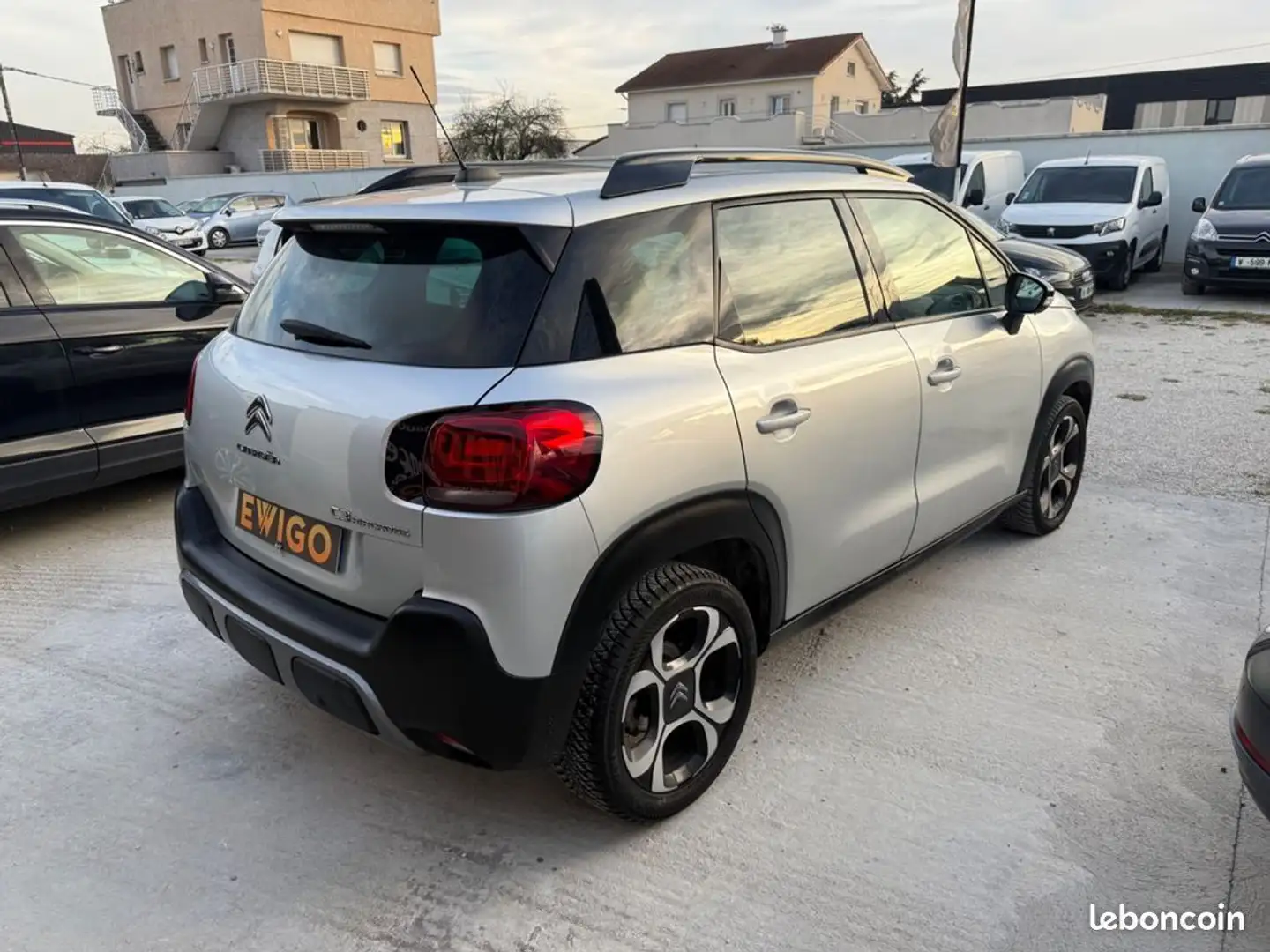 Citroen C3 Aircross 1.2 puretech 110 ch shine distribution neuve + car play Grijs - 2