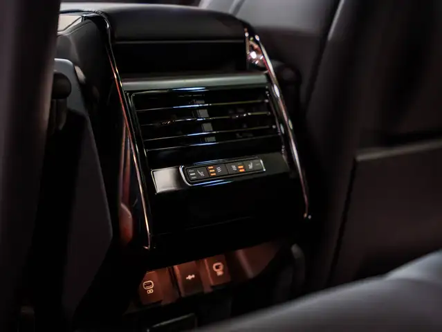 Land Rover Range Rover Sport view 19
