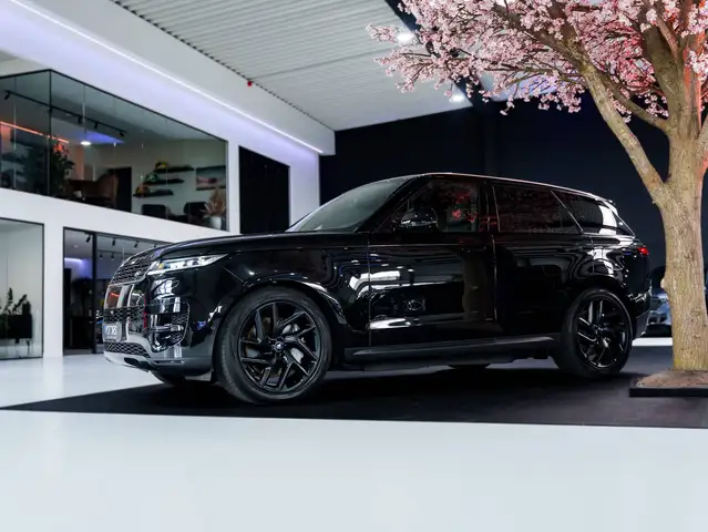 Land Rover Range Rover Sport view 4