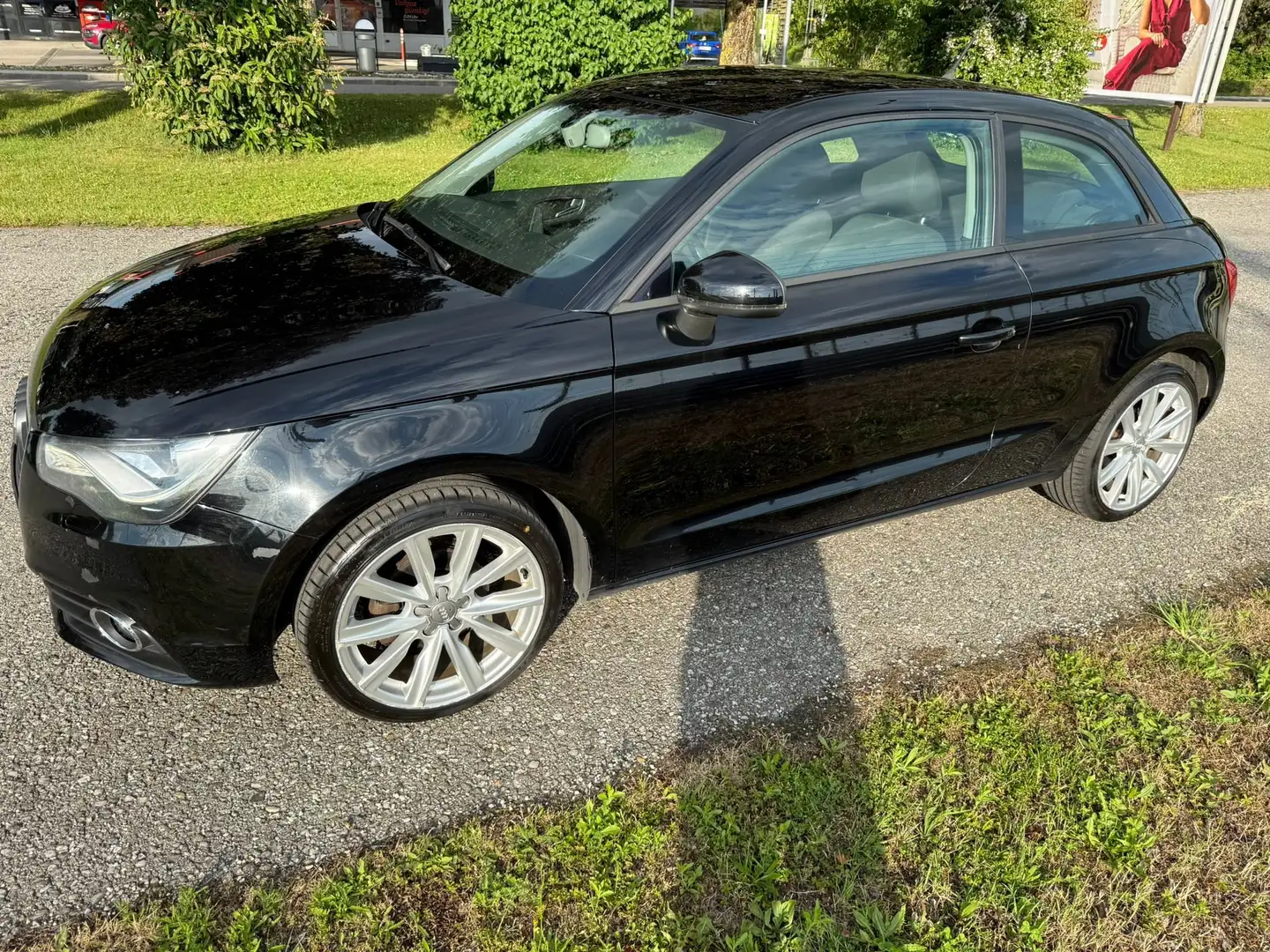 Audi A1 attraction Schwarz - 1
