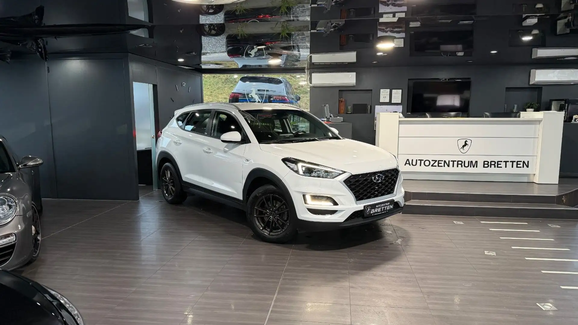 Hyundai TUCSON Select 2WD Navi*SHZ*LED*AHK*Kamera Weiß - 2