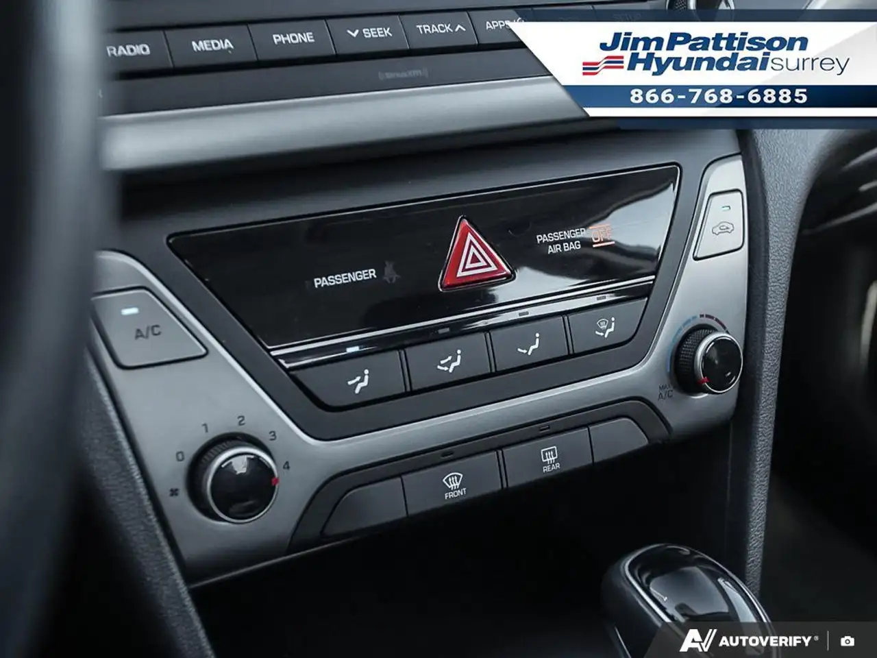 Hyundai ELANTRA photo Hyundai ELANTRA