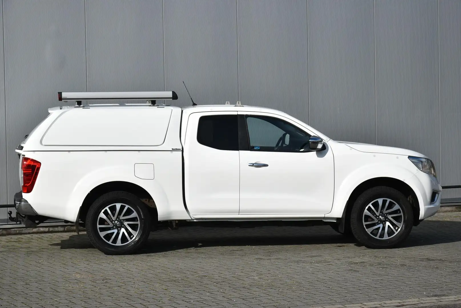Nissan Navara 2.3 dCi Clima Navi Camera Cruise 3500 KG Euro6 Wit - 2