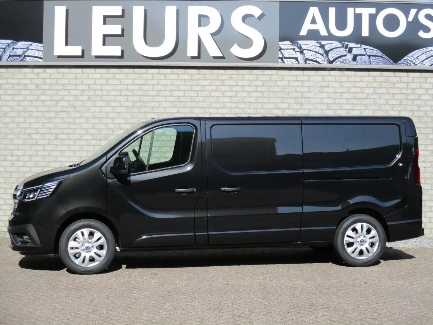 Renault Trafic NIEUW T30 L2H1 Ecc/Ccr/Navi/Camera/ Trekhaak/2X SC Zwart - 1