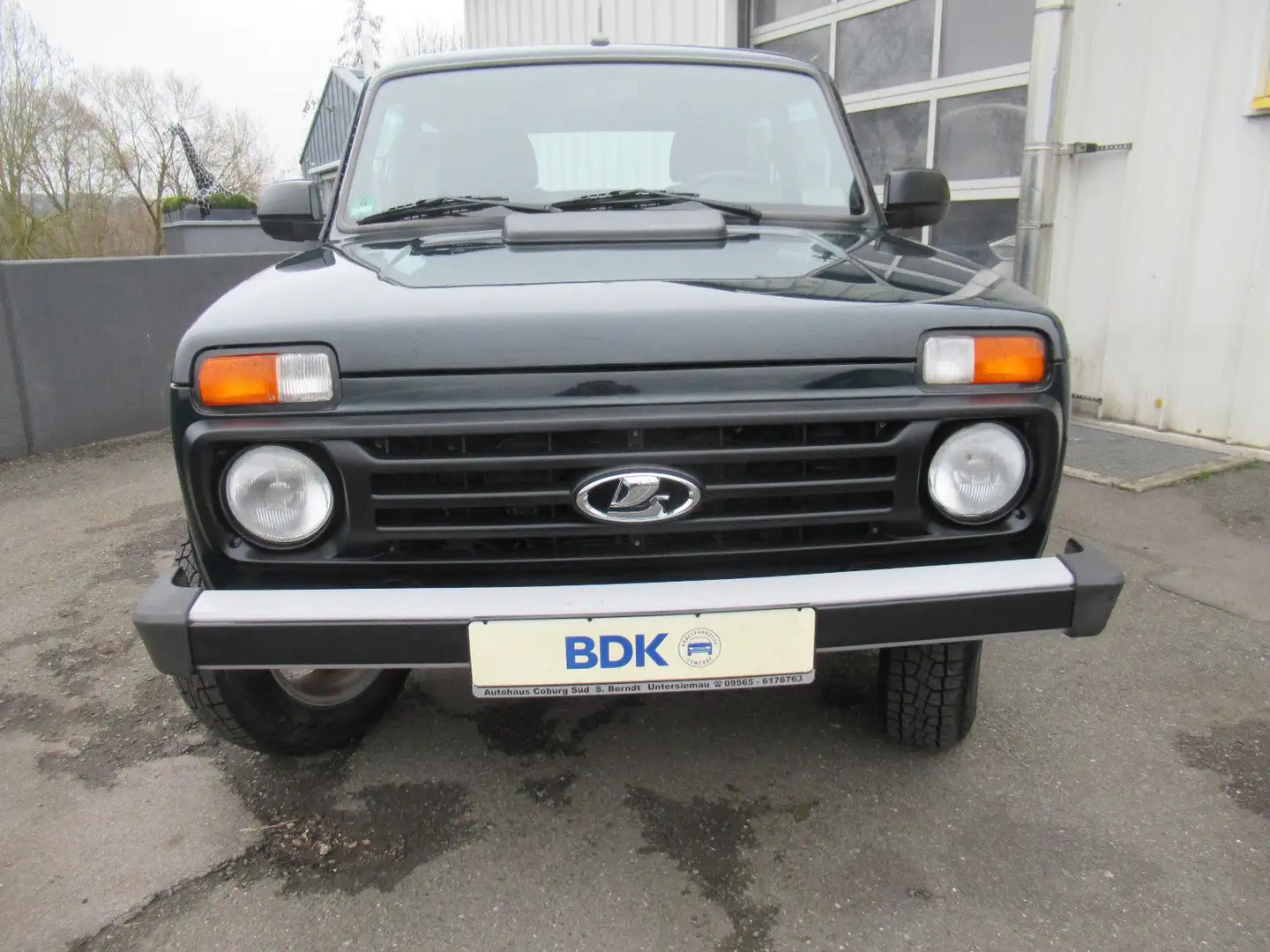 Lada Niva 4x4 KLIMA HÖHER SHZG ALU AHK neues Modell Grün - 2