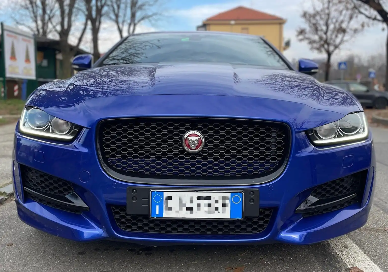 Jaguar XE XE 2.0d i4 R-Sport awd 240cv auto my18 Blu/Azzurro - 2