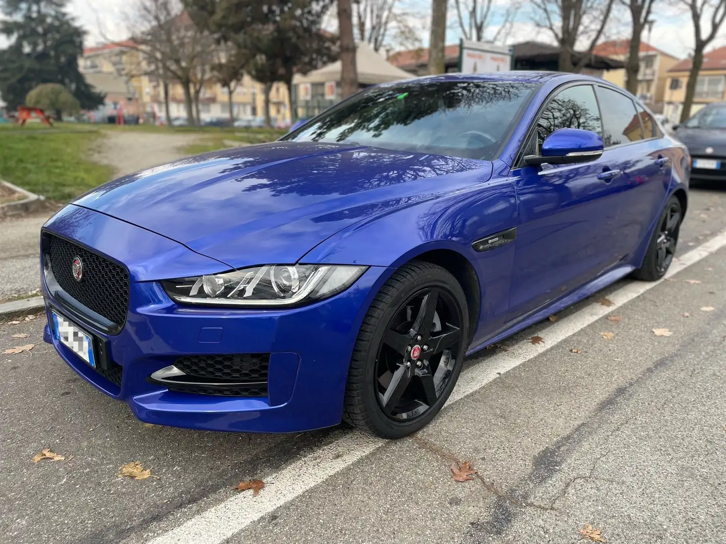 Jaguar XE XE 2.0d i4 R-Sport awd 240cv auto my18 Blu/Azzurro - 1