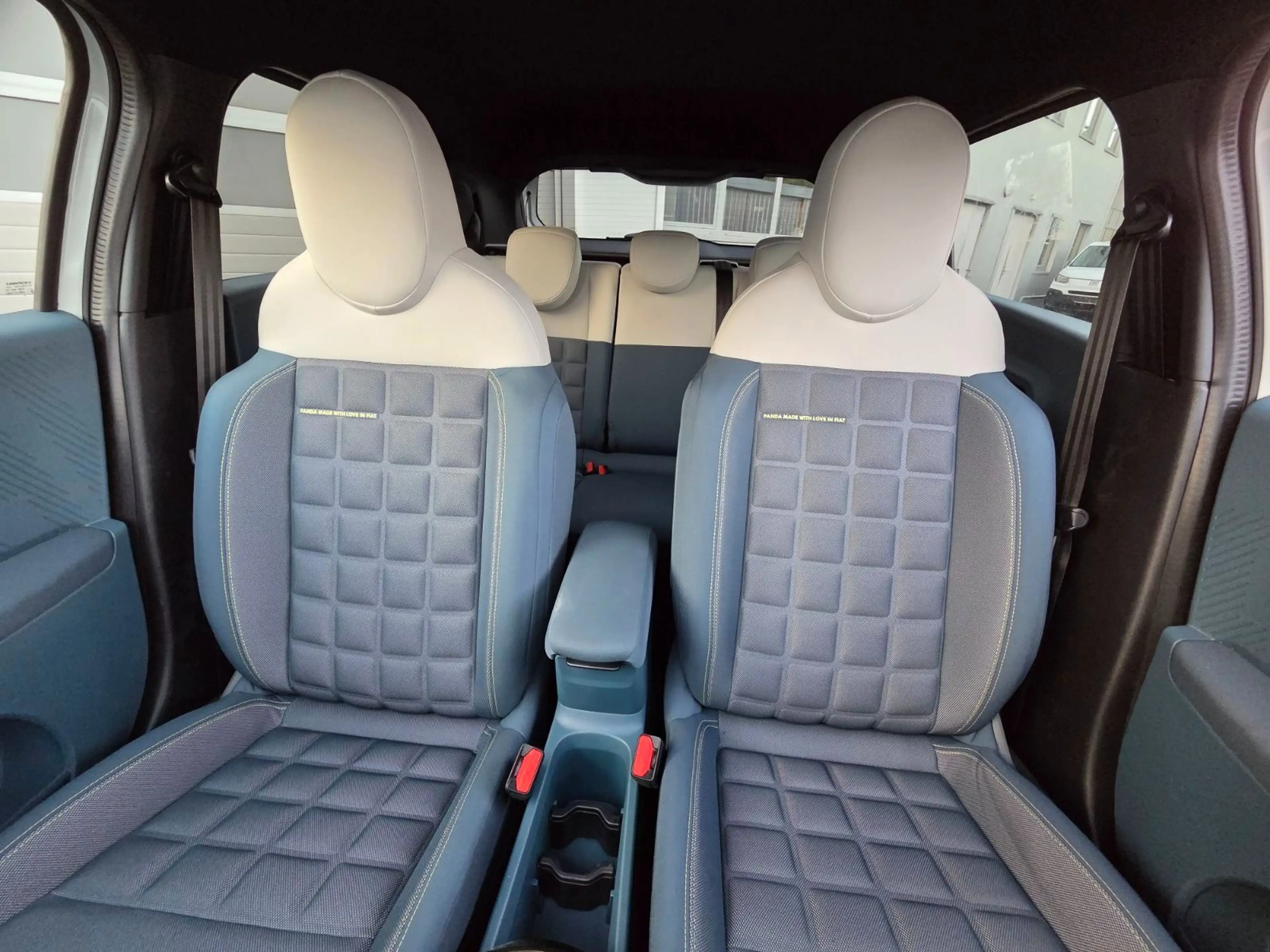 Fiat Grande Panda Hybrid "La Prima" 1.2 DCT — photo 14