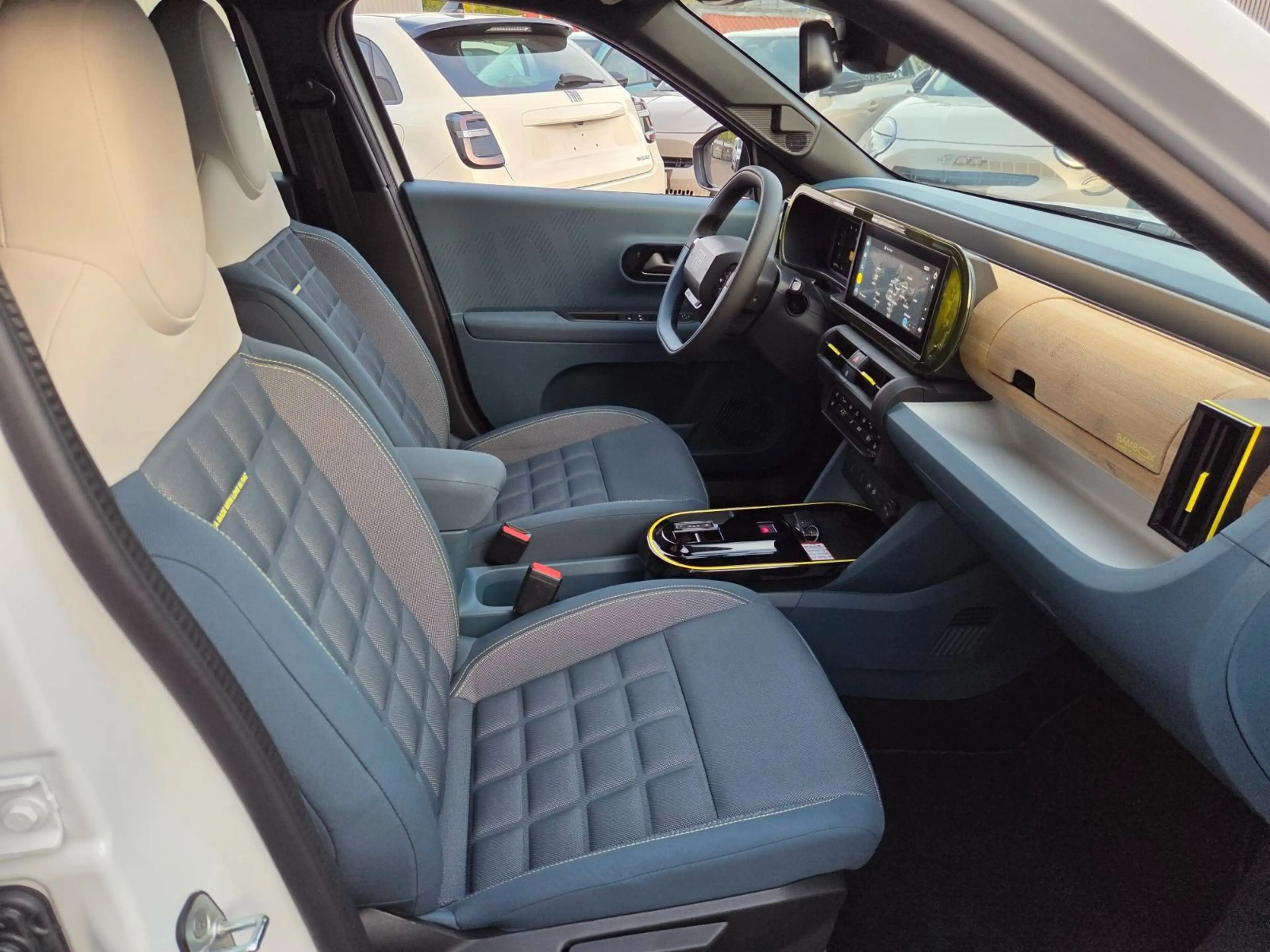Fiat Grande Panda Hybrid "La Prima" 1.2 DCT — photo 11