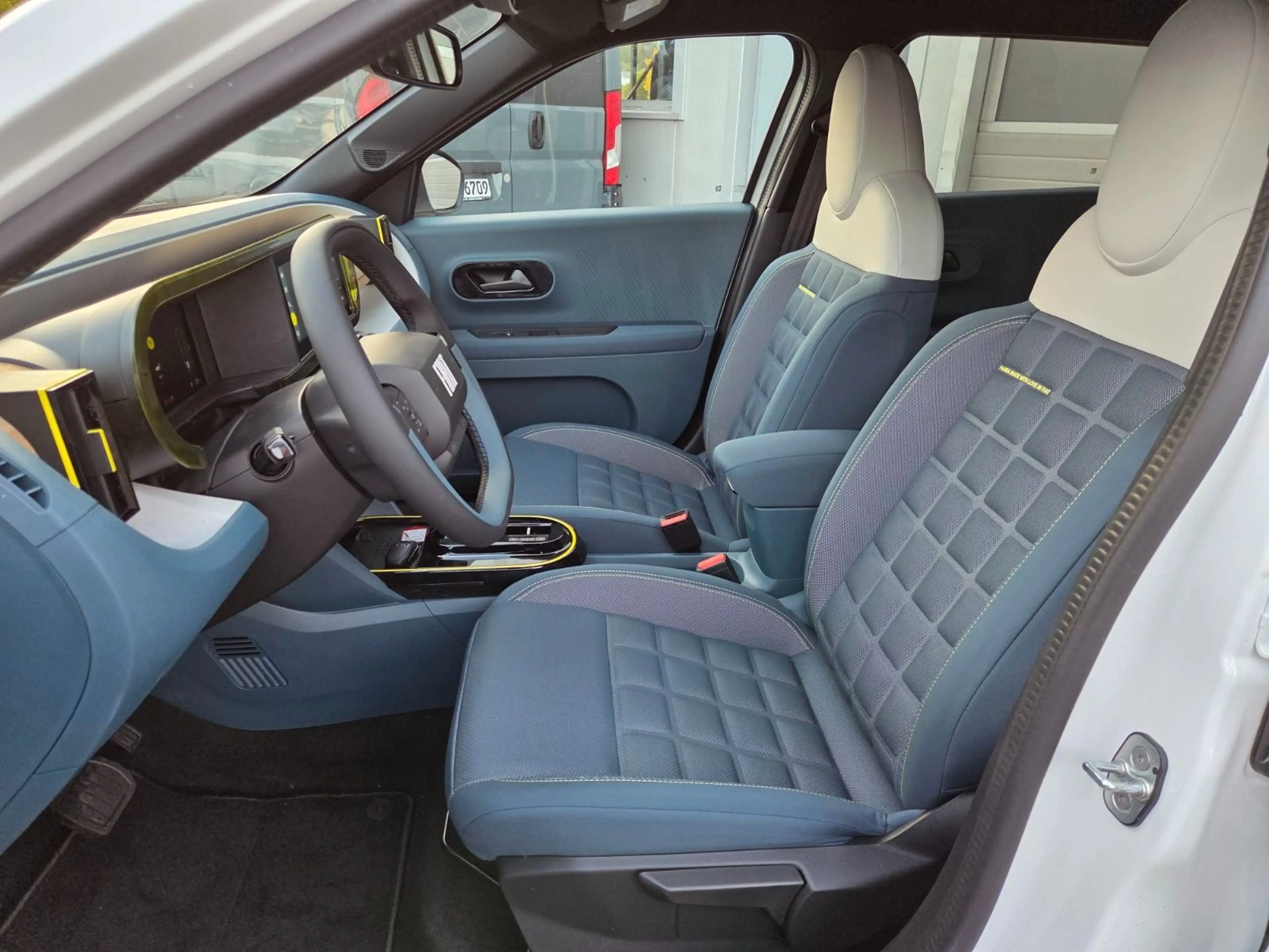 Fiat Grande Panda Hybrid "La Prima" 1.2 DCT — photo 10
