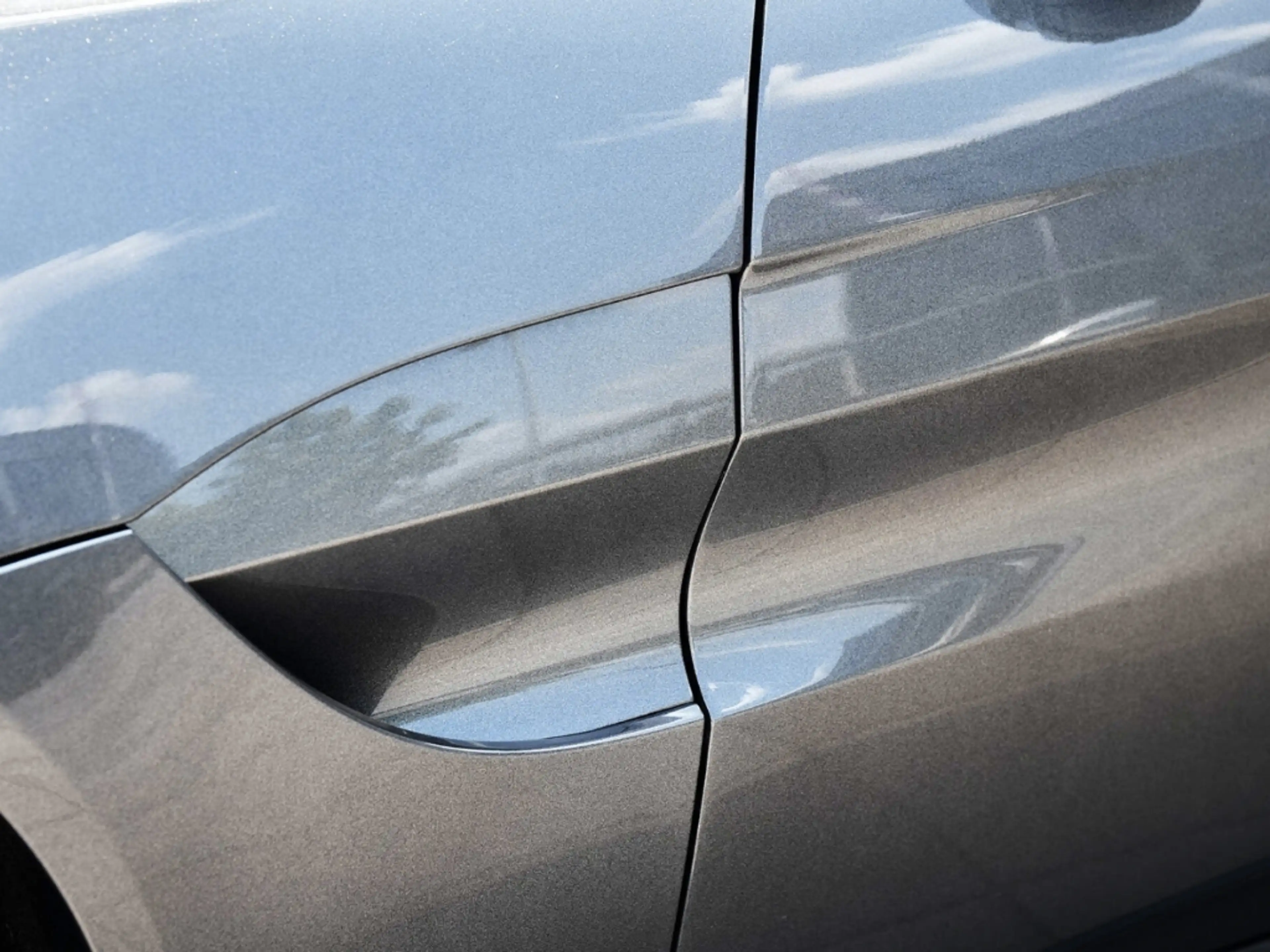 Aston Martin Vantage V8 Magnetic Silver / Onyx Black — photo 14
