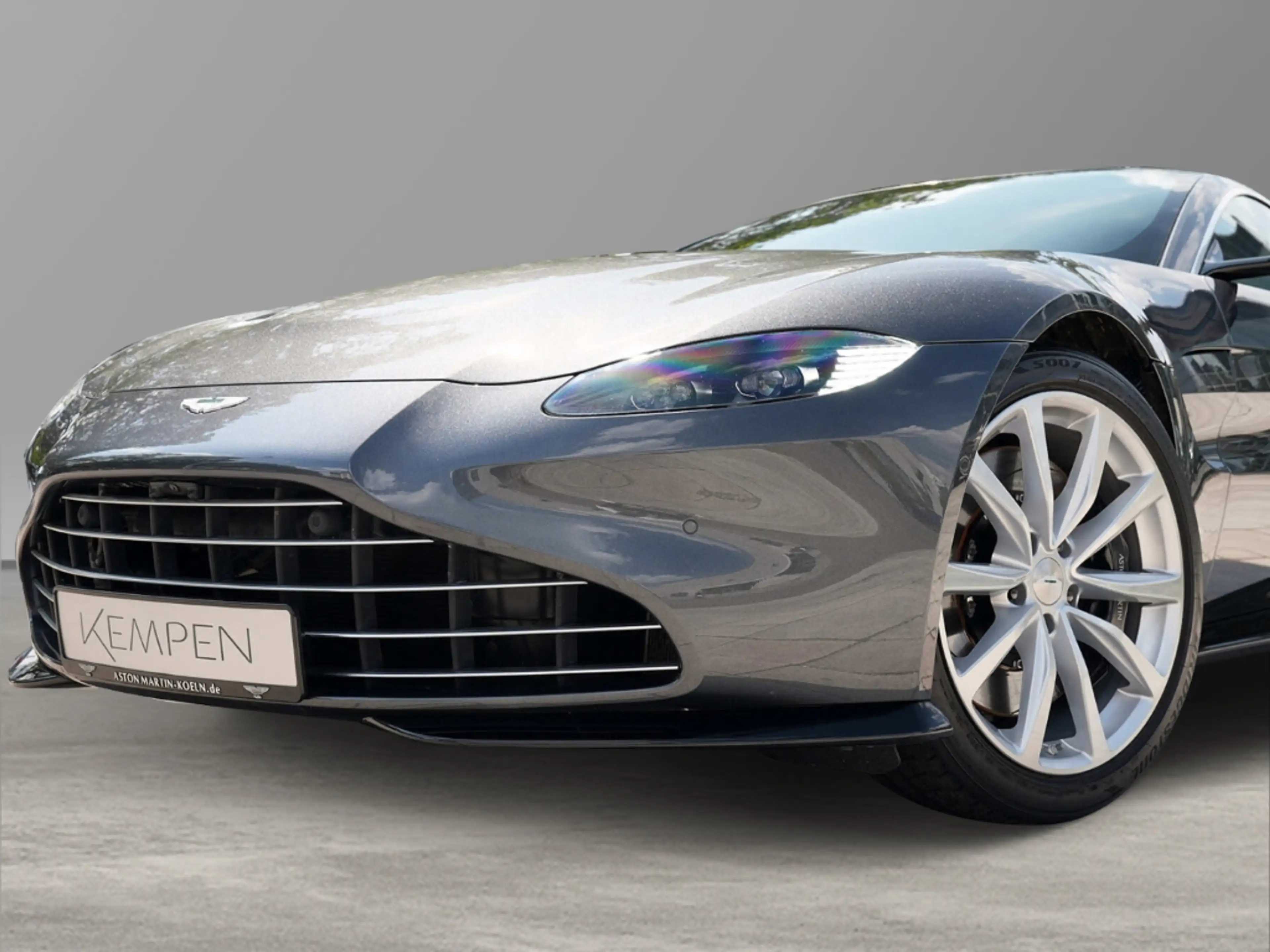 Aston Martin Vantage V8 Magnetic Silver / Onyx Black — photo 10