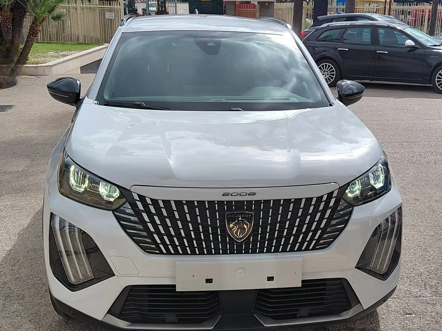 Peugeot 2008 1.2 PURETECH 100 CV S&S ALLURE Wit - 1