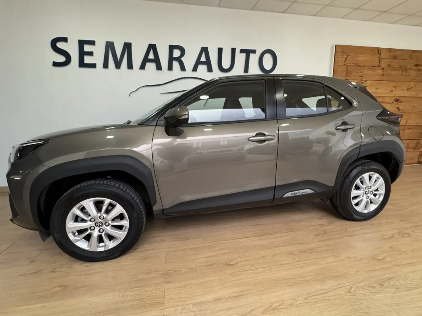 Toyota Yaris Cross 120H Business Plus Beige - 1