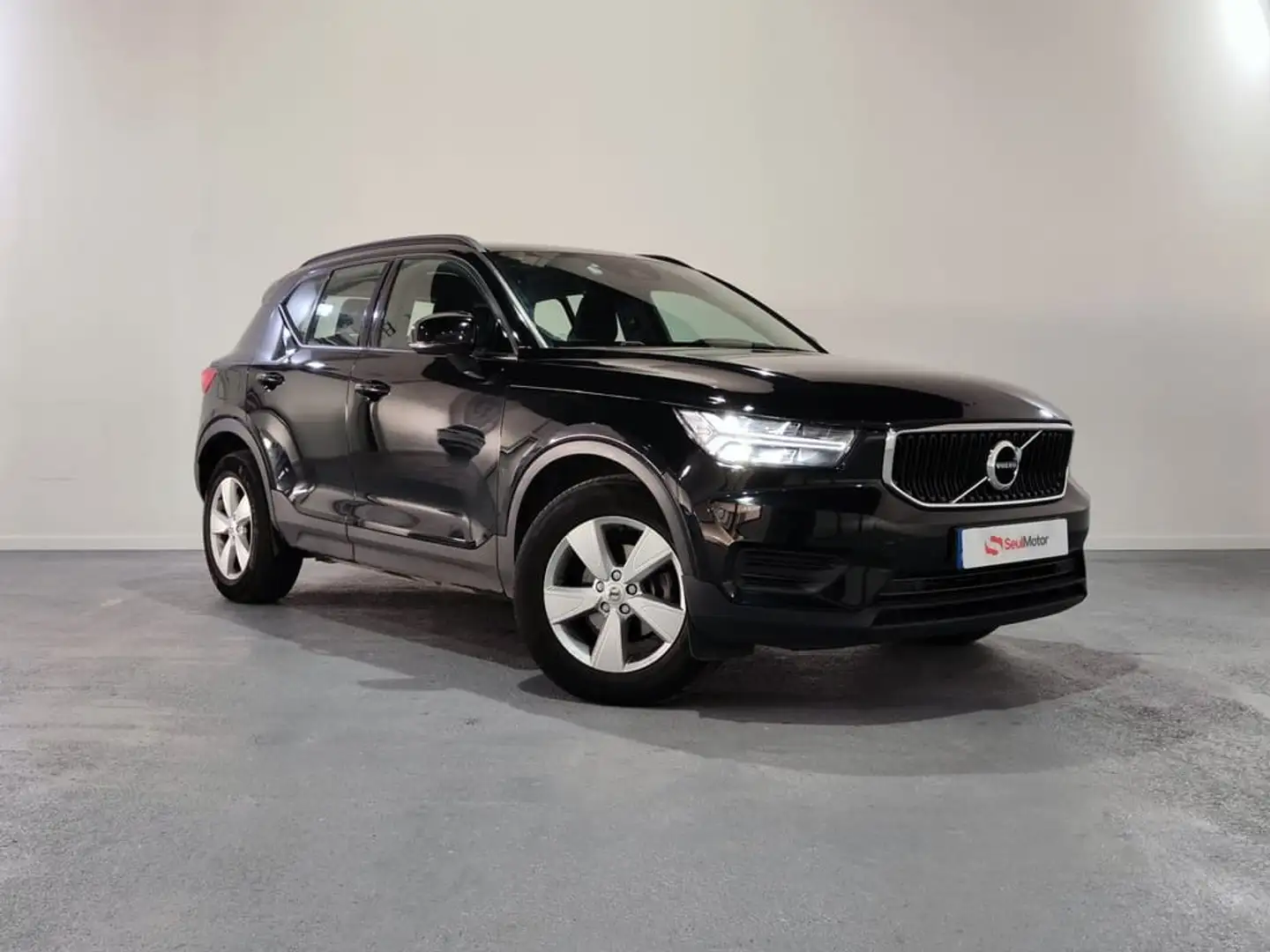 Volvo XC40 T3 Momentum Aut. Negro - 1