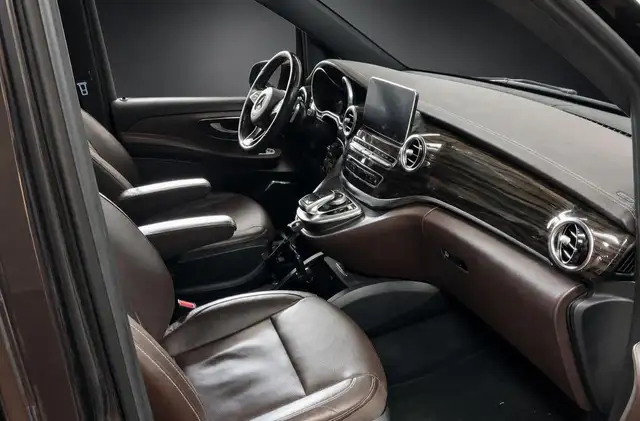 Mercedes-Benz 250 view 6