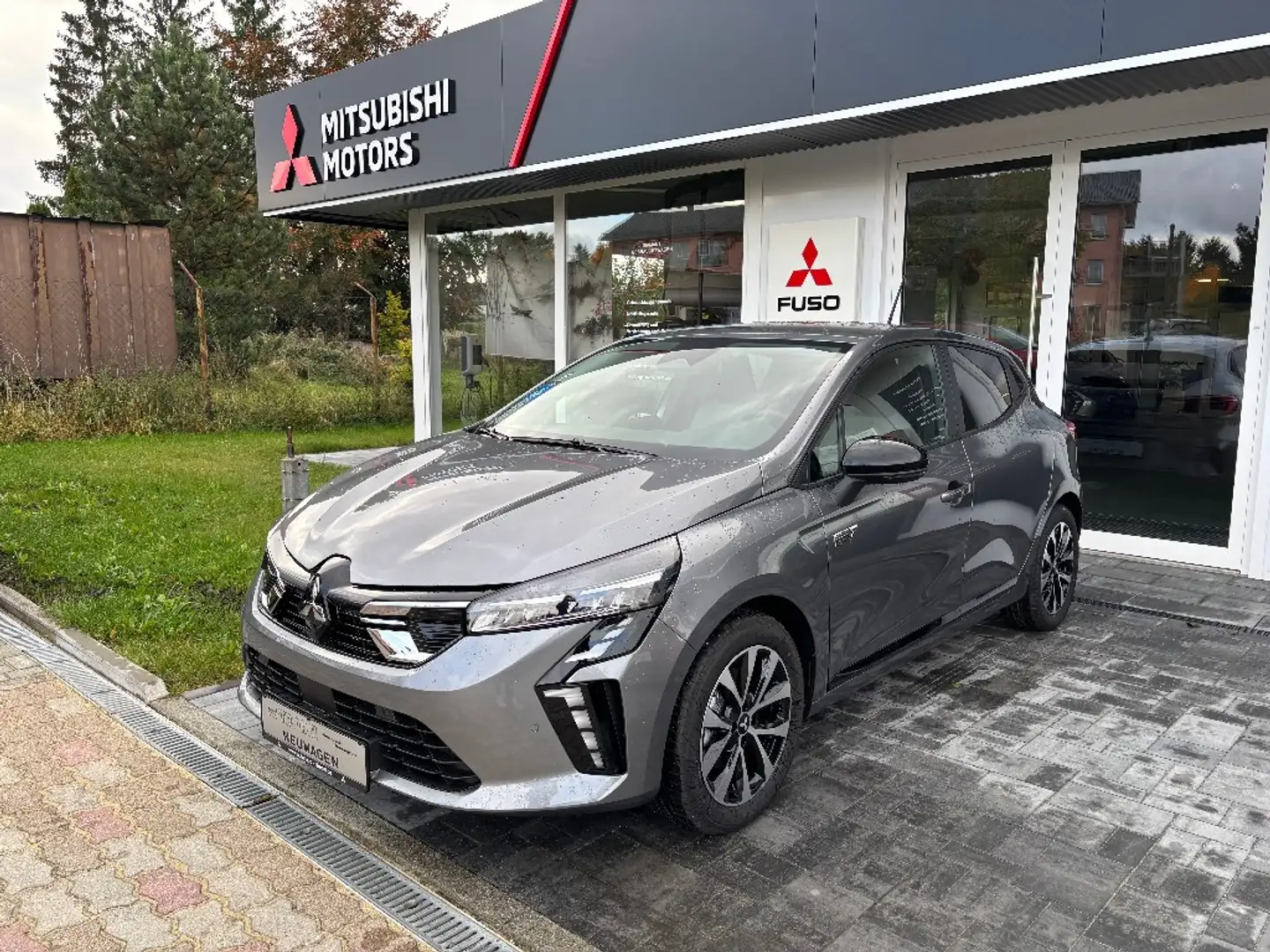 Mitsubishi Colt PLUS 1.6 Hybrid*BLUETOOTH*SITZHEIZUNG* Grau - 2