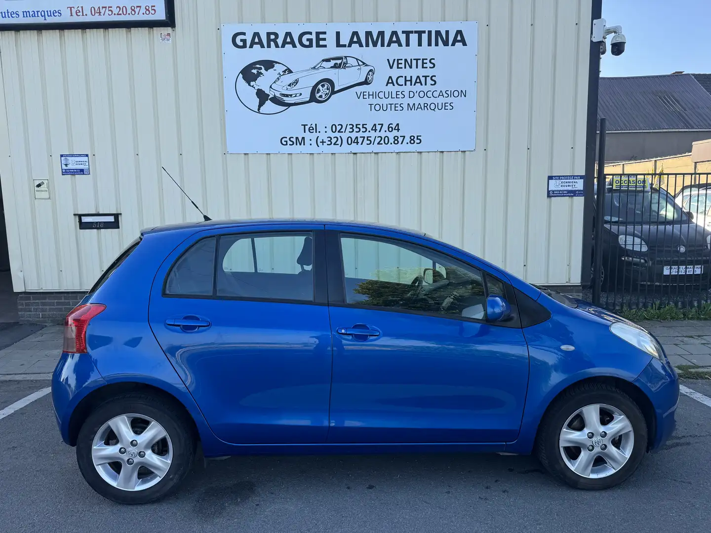 Toyota Yaris 1.3i VVT-i 16v Blue Line carnet complet - 1