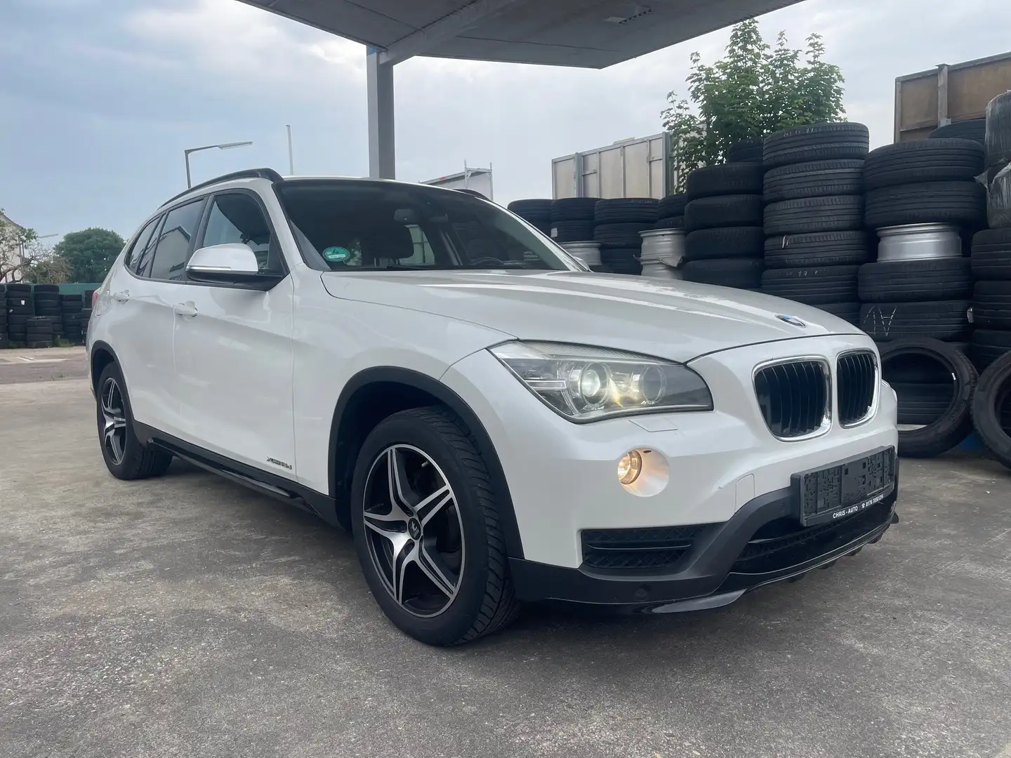 BMW X1 18 dxDrive AUX USB NAVI ALLRAD XENON SPORT Weiß - 1
