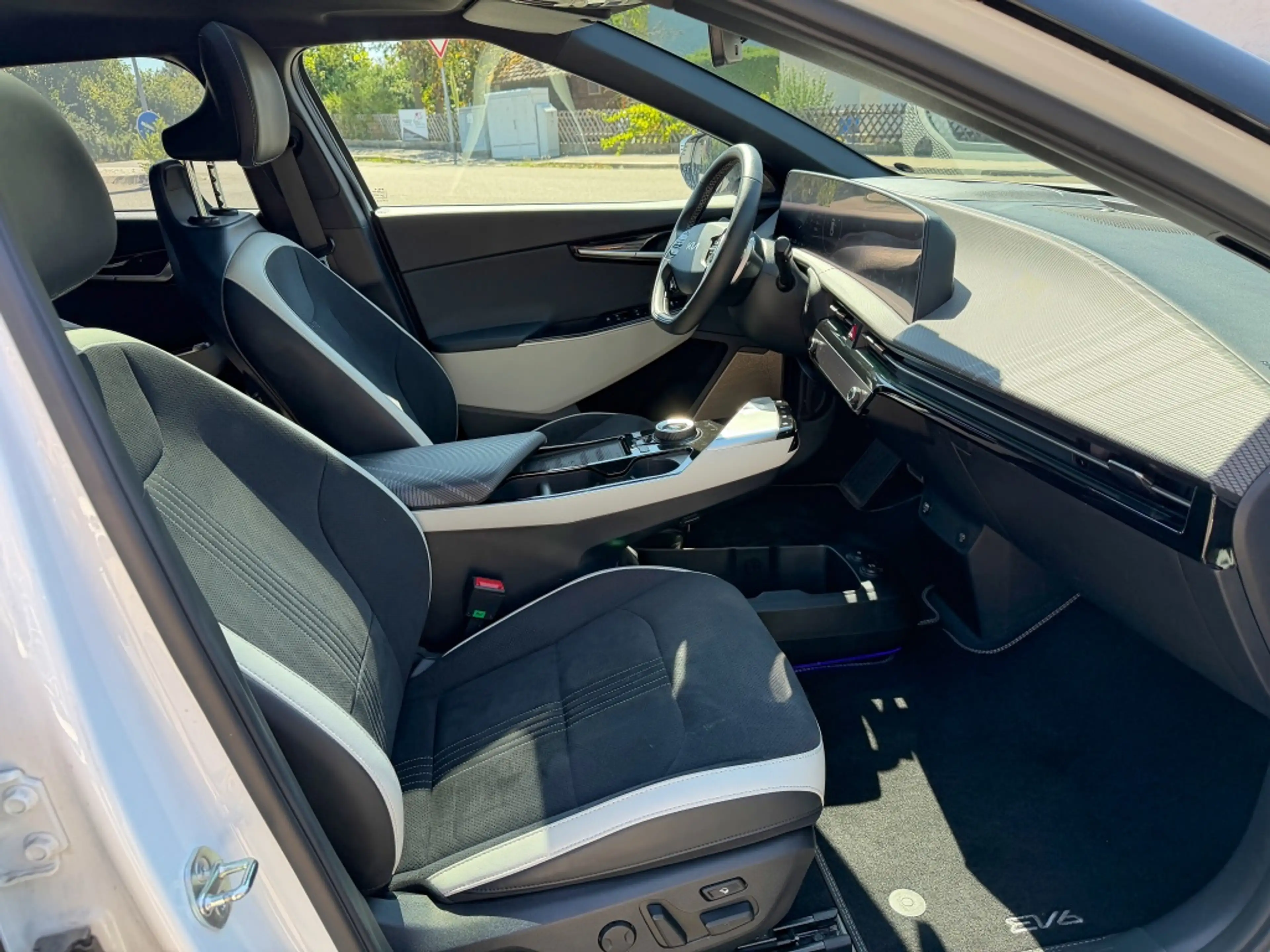 Kia EV6 GT Line 4WD AHK GlasD 360K ACC Assist Sound — photo 5
