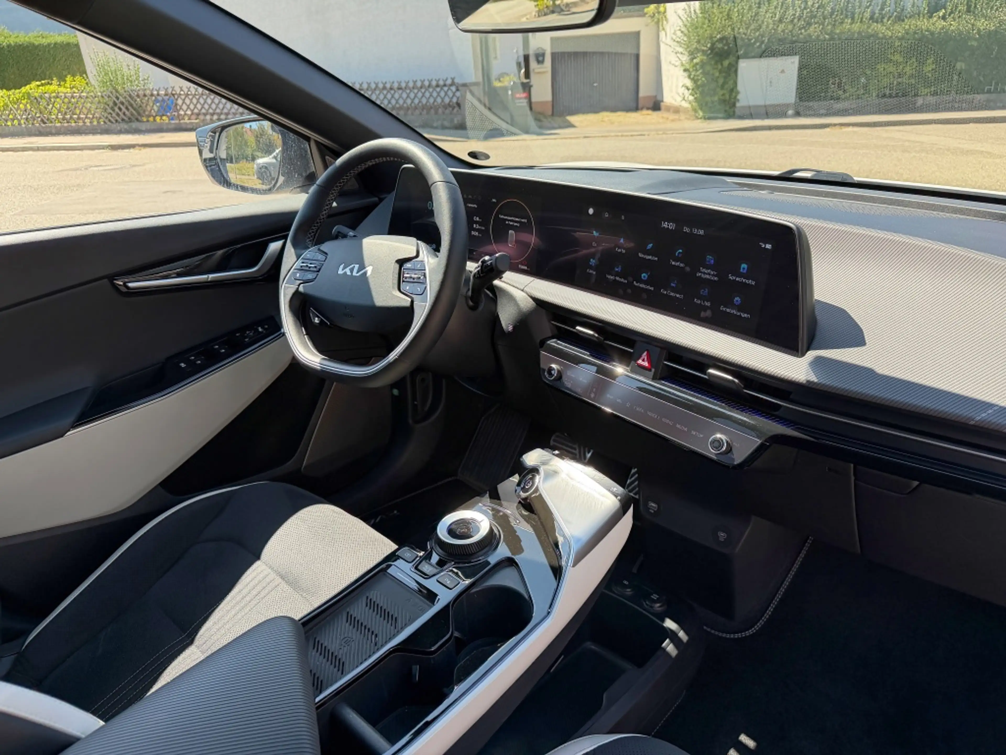 Kia EV6 GT Line 4WD AHK GlasD 360K ACC Assist Sound — photo 6