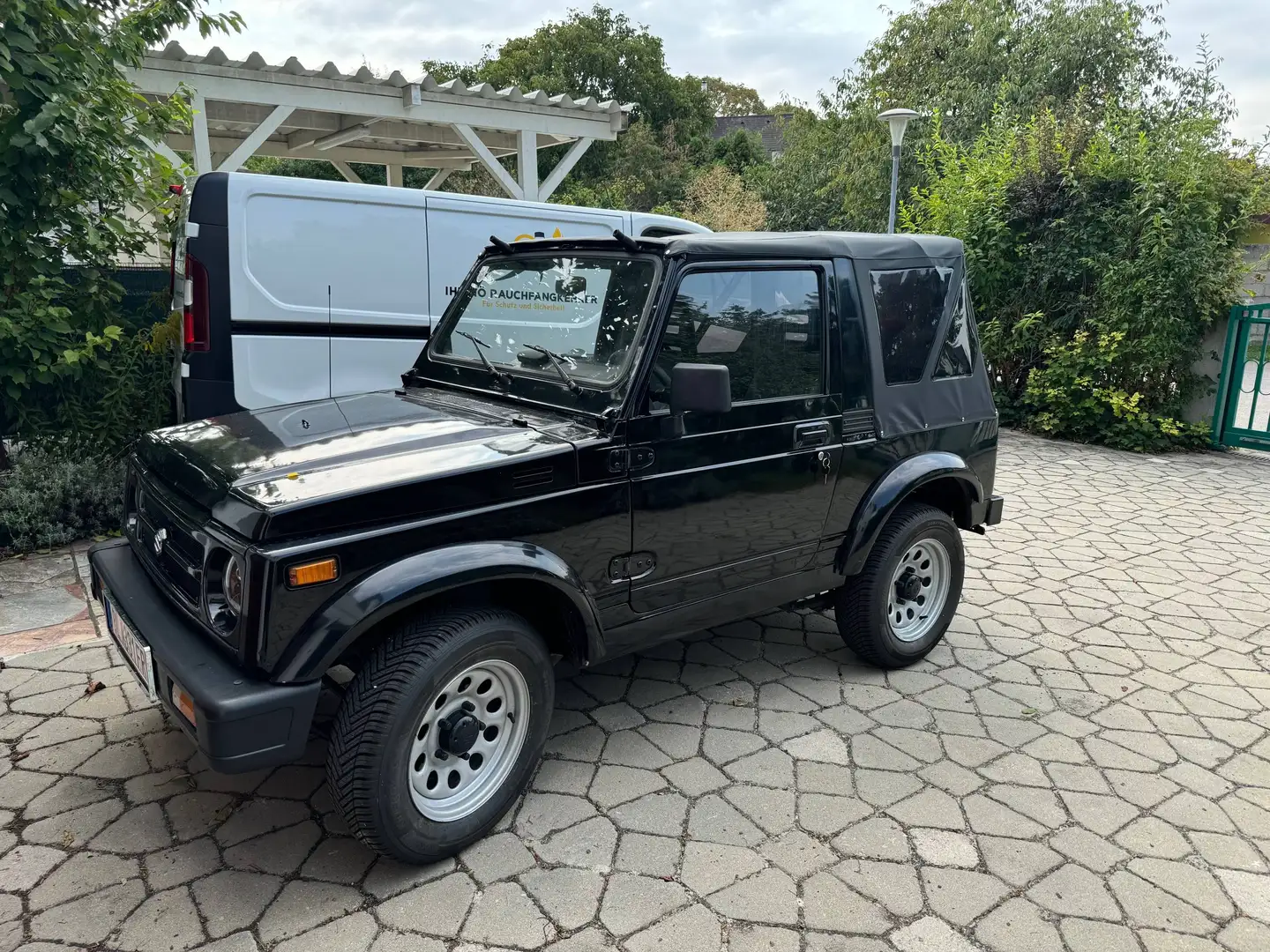 Suzuki Samurai LXE SJ50 Schwarz - 2