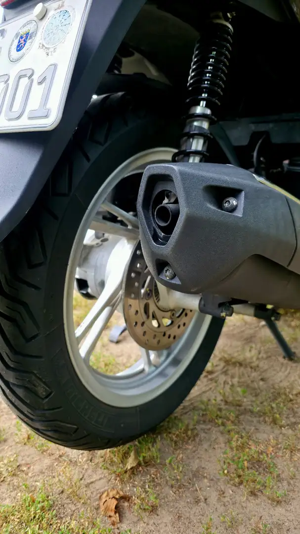 Honda SH 125i Vollausstattung! Neuzustand! Keyless, LED, ABS usw Černá - 2