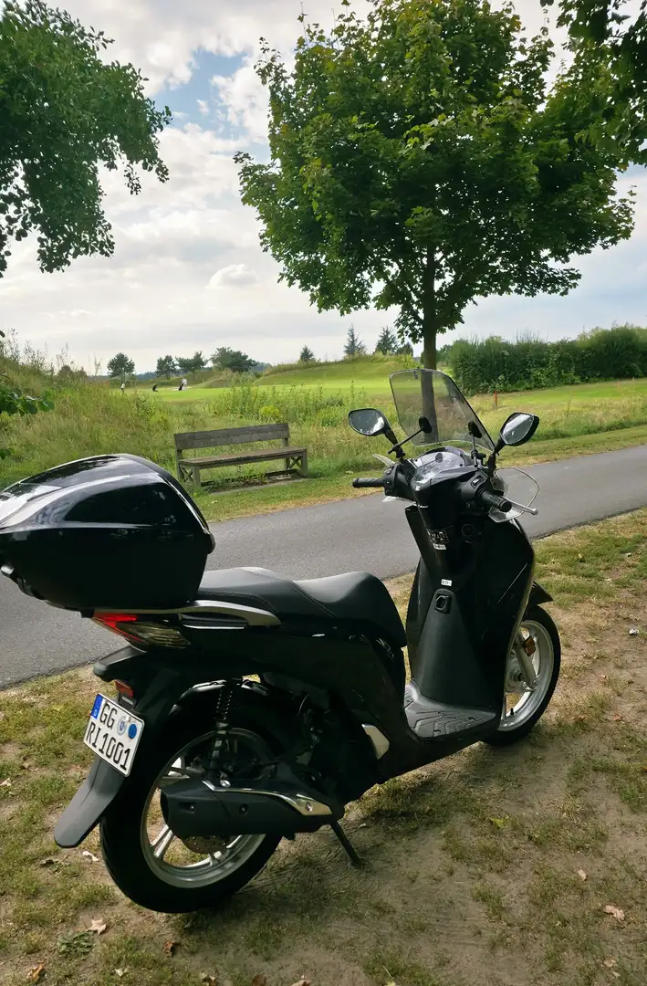 Honda SH 125i Vollausstattung! Neuzustand! Keyless, LED, ABS usw Černá - 1