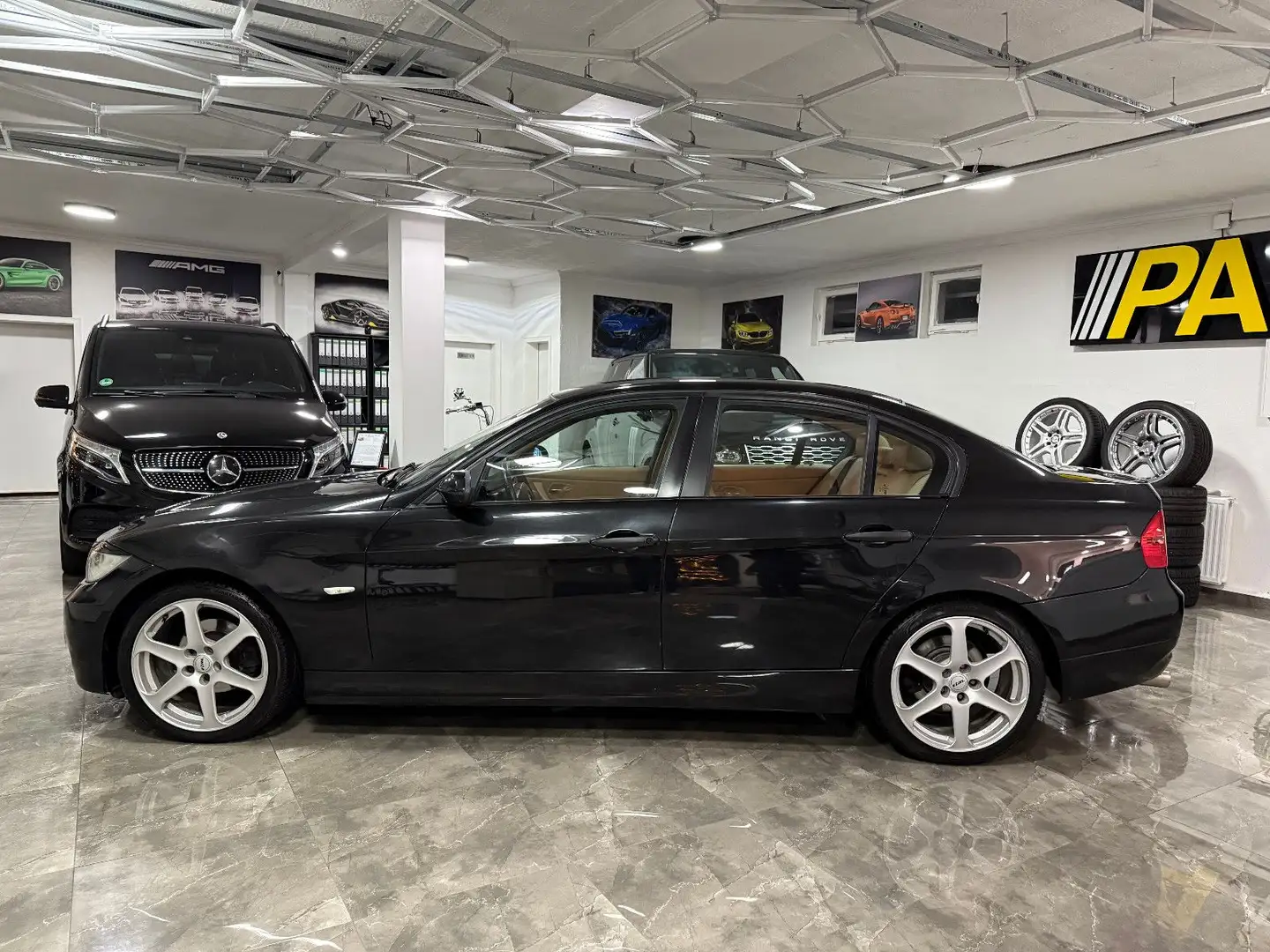 BMW 320 i Lim. / Automatik Xenon Klimaautomatik Schwarz - 2