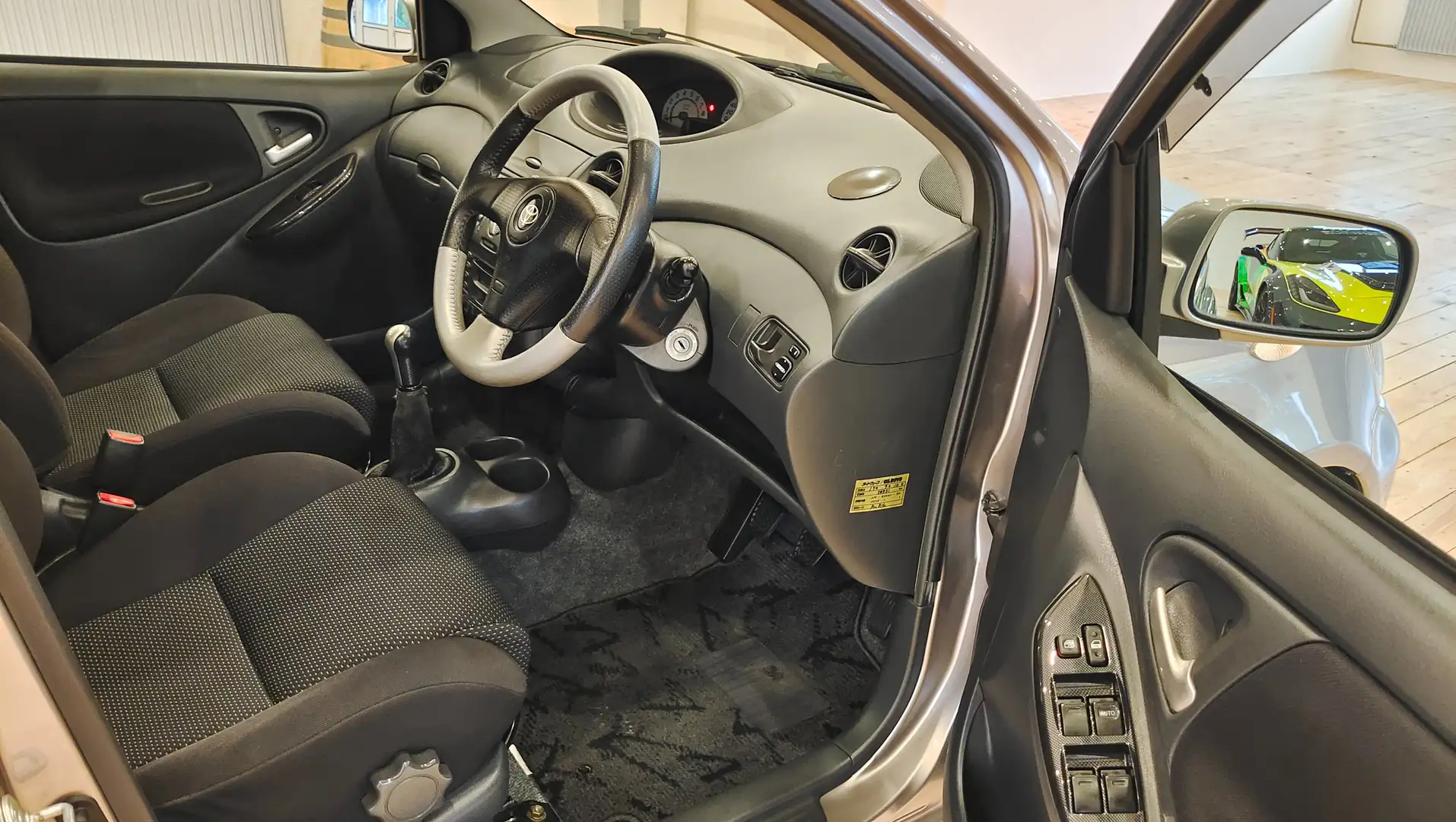 Toyota Vitz Yaris RS 1.3 VVT-i NCP10 *Japan-Import* Grau - 2