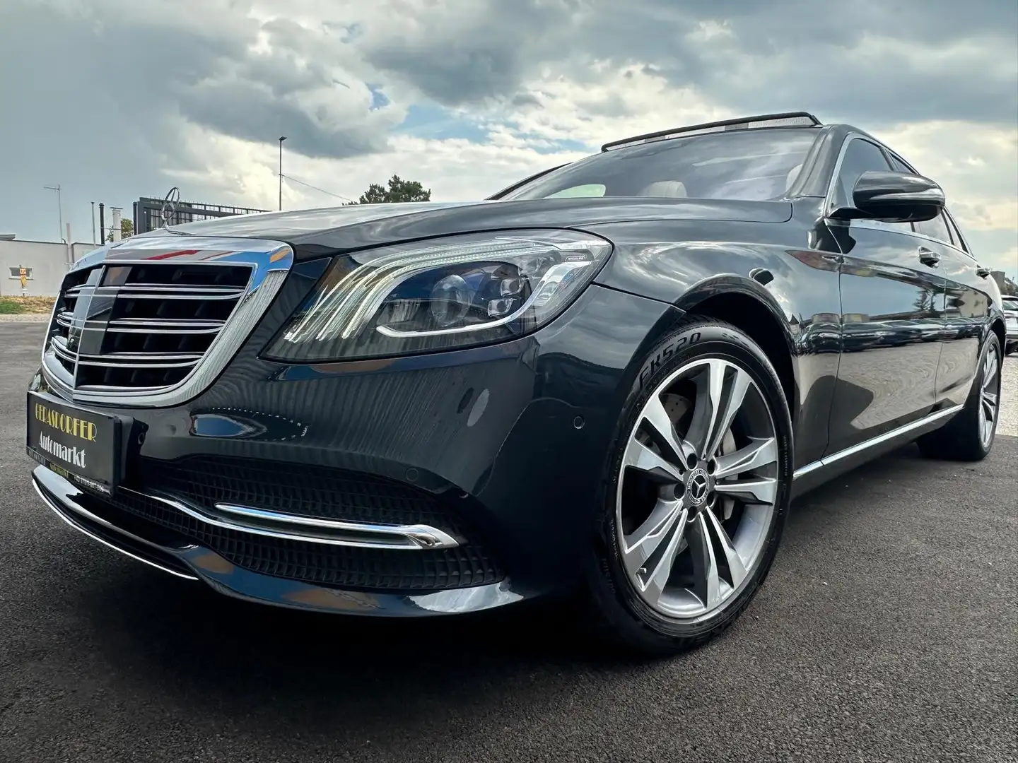 Mercedes-Benz S 560 S 560 4Matic V8 *Panorama*Burmester*Night Vision* Schwarz - 2