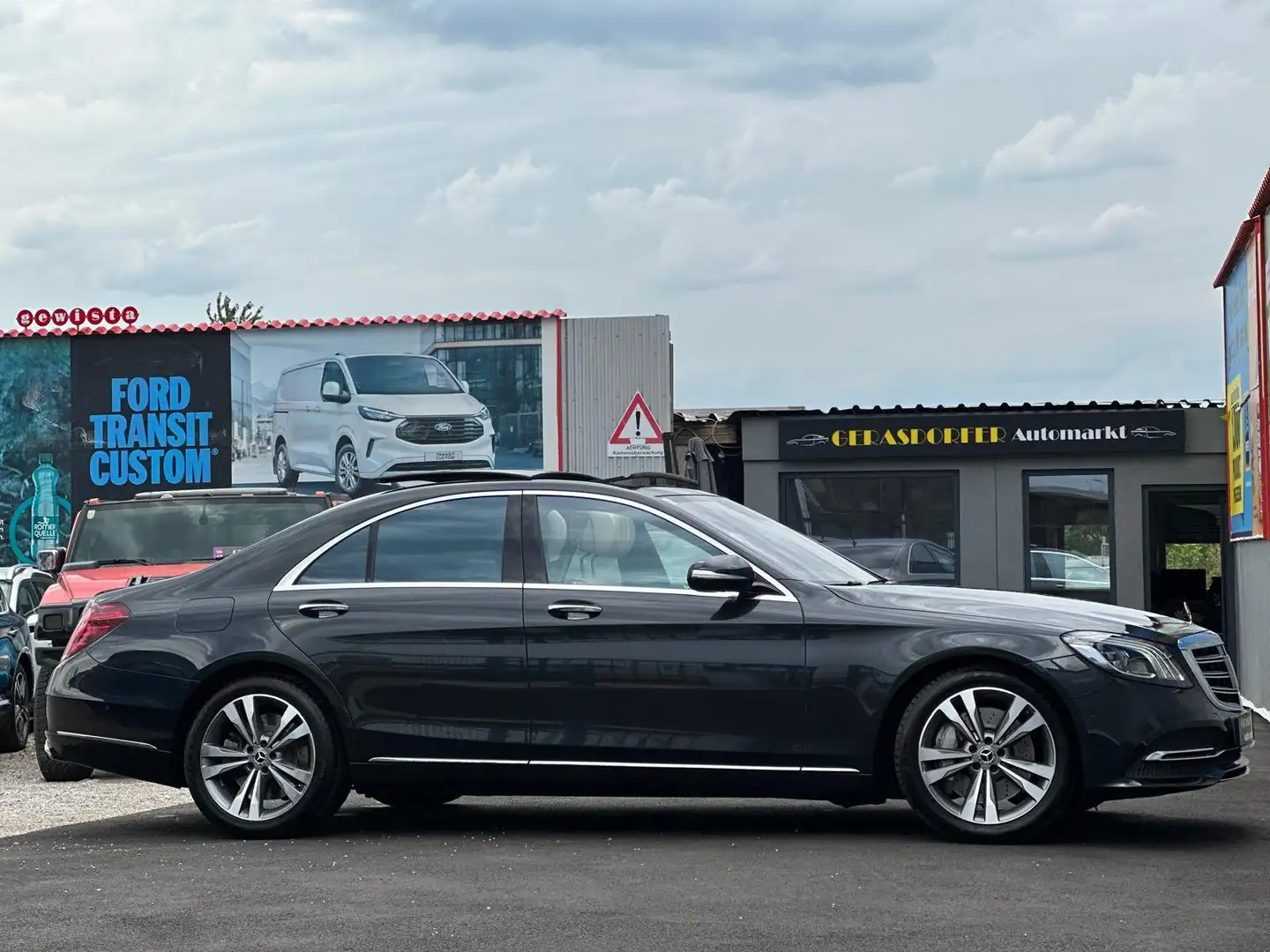 Mercedes-Benz S 560 S 560 4Matic V8 *Panorama*Burmester*Night Vision* Schwarz - 1
