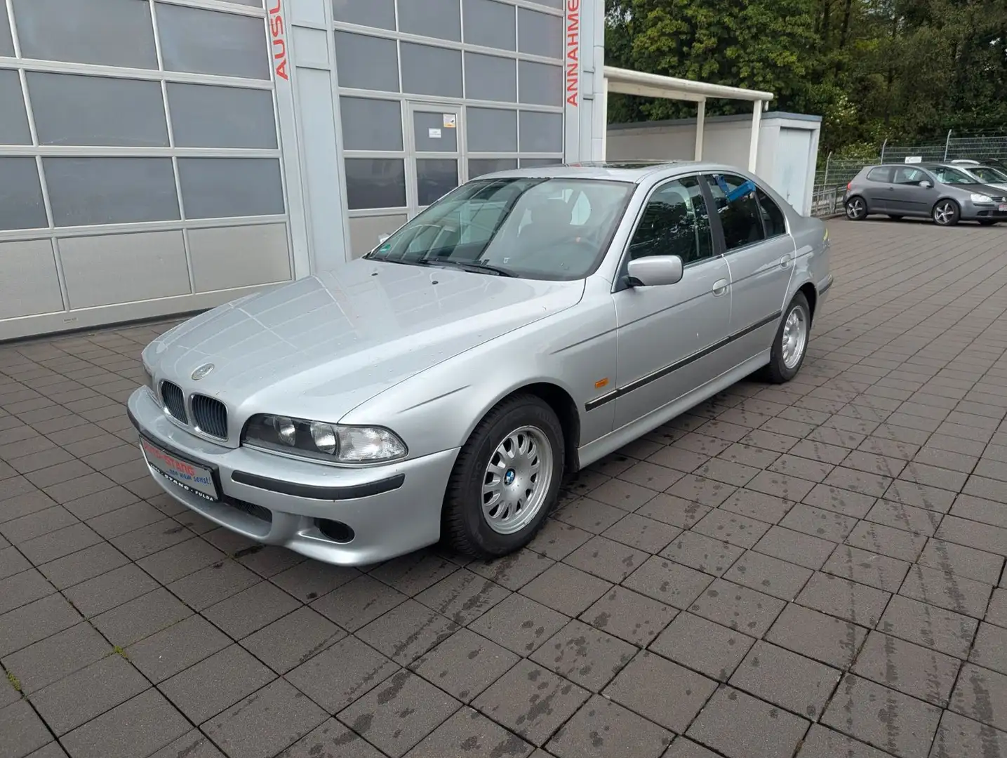 BMW 520 i**SITZHEIZUNG+SCHIEBEDACH+KLIMA** Silber - 1