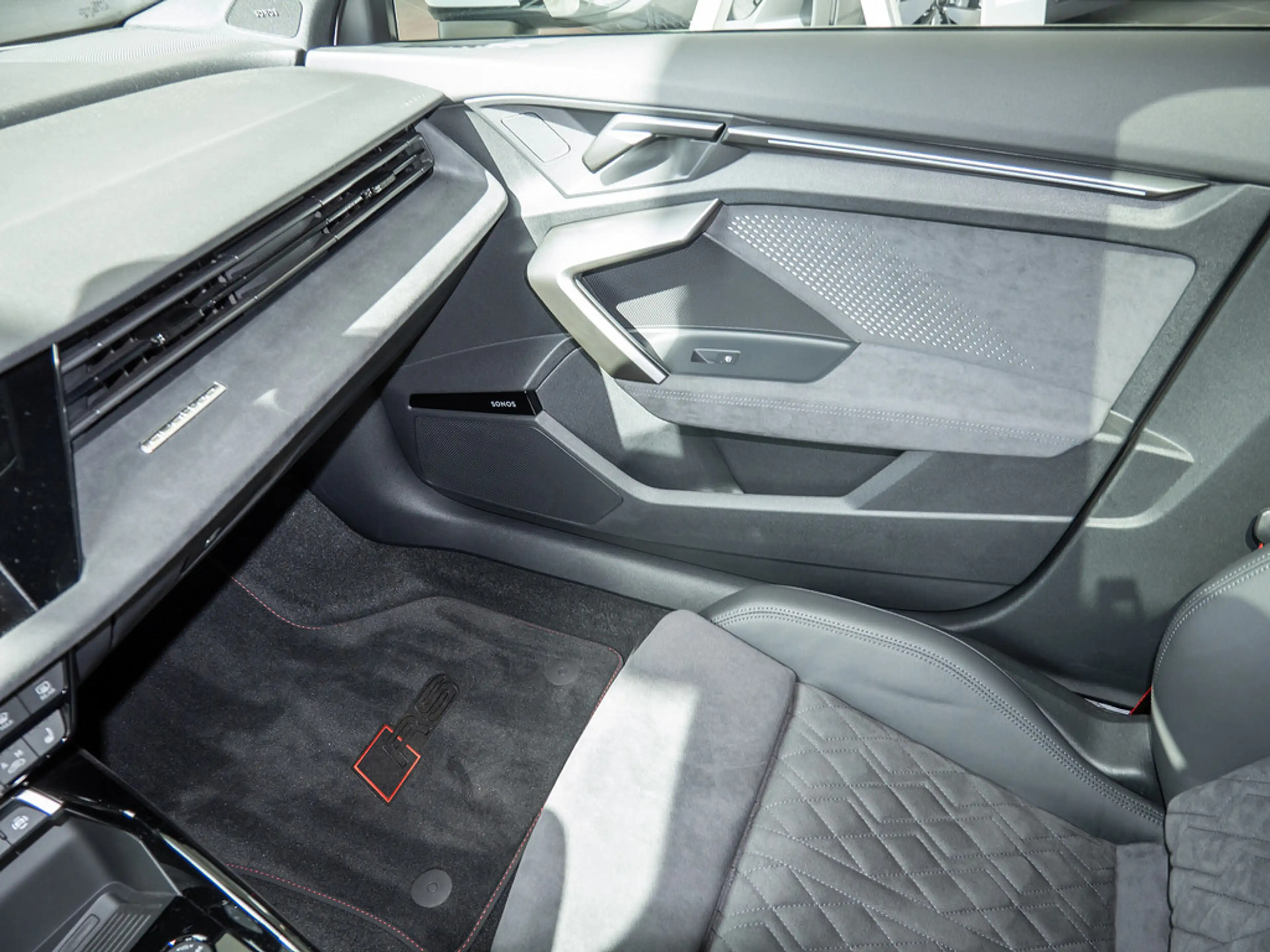 Audi RS3 — photo 14