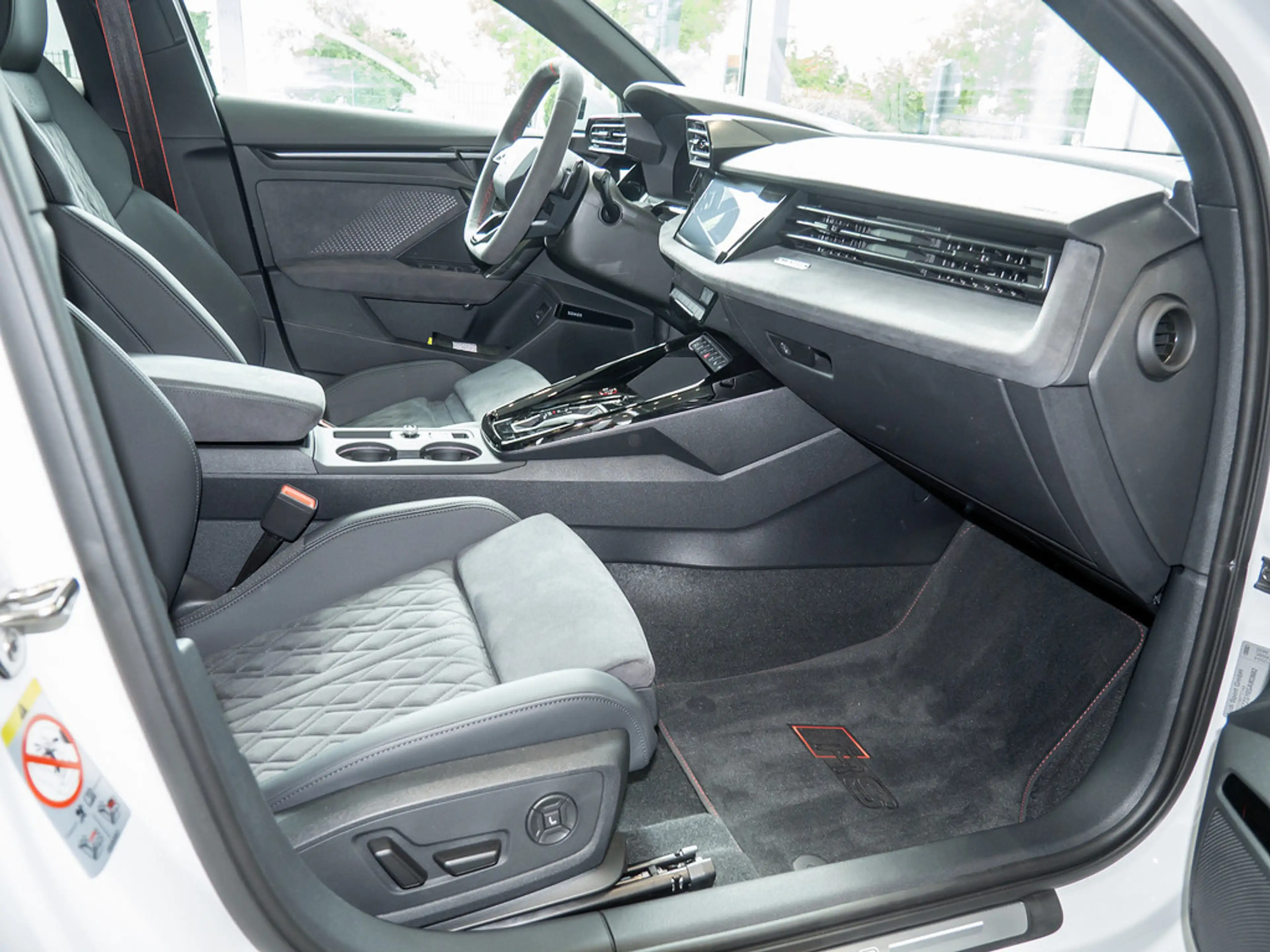 Audi RS3 — photo 2