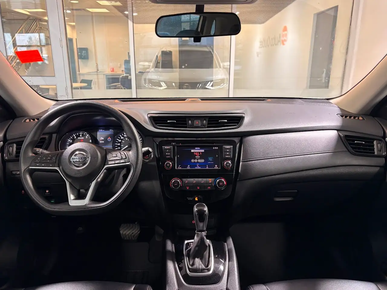 Nissan Rogue снимка Nissan Rogue