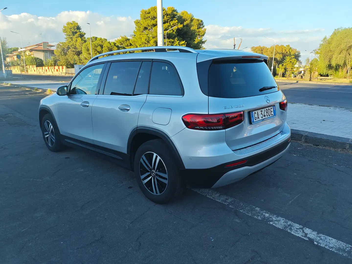 Mercedes-Benz GLB 180 GLB 180D Argintiu - 1