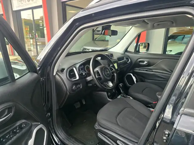 Jeep Renegade view 3