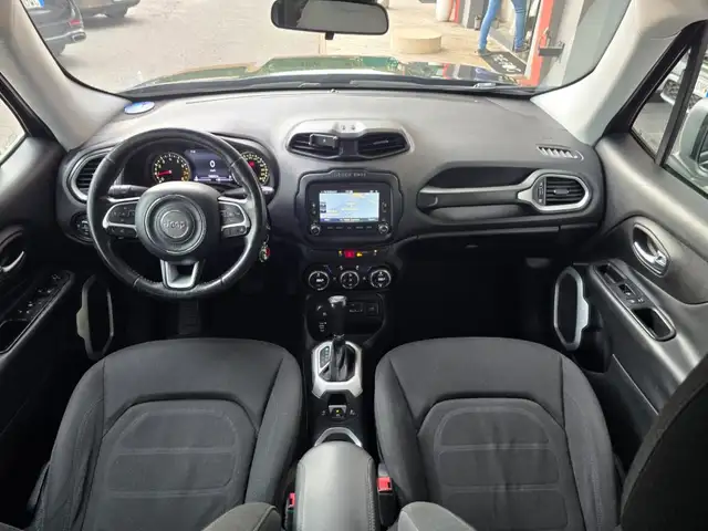 Jeep Renegade view 4
