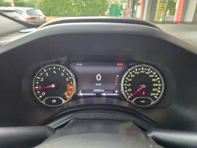 Jeep Renegade view 6